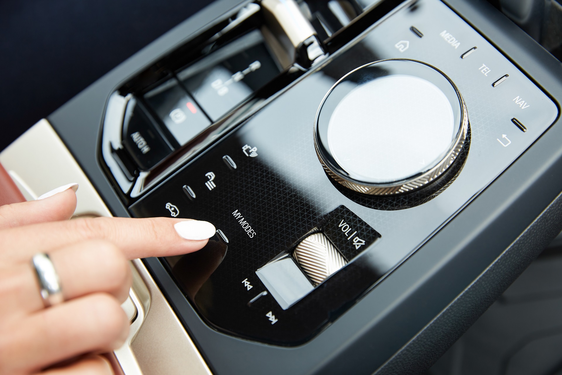 Download 2022 BMW iX xDrive40 - Interior, Detail HD Wallpaper 1920x1280 #161