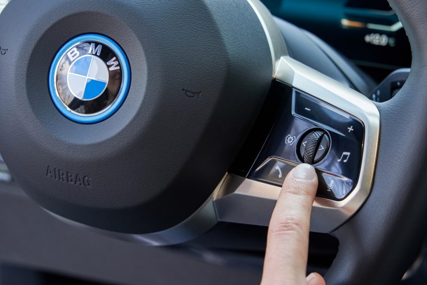 2022 BMW iX xDrive40 - Interior, Steering Wheel Wallpaper 850x567 #164