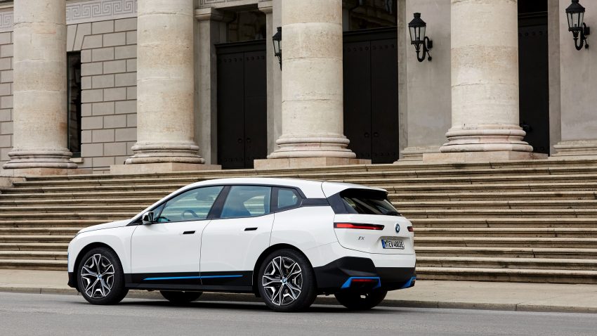 2022 BMW iX xDrive40 - Rear Three-Quarter Wallpaper 850x478 #98