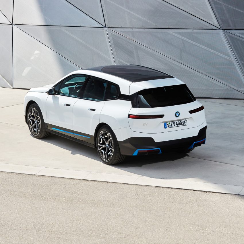 2022 BMW iX xDrive40 - Rear Three-Quarter Wallpaper 850x850 #124