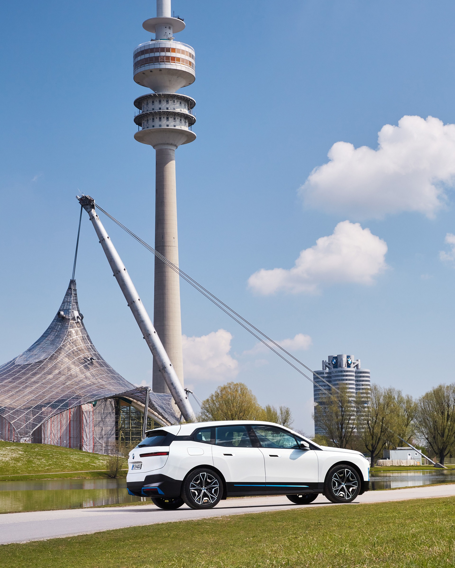 Download 2022 BMW iX xDrive40 - Rear Three-Quarter HD Phone Wallpaper 1920x2399 #74