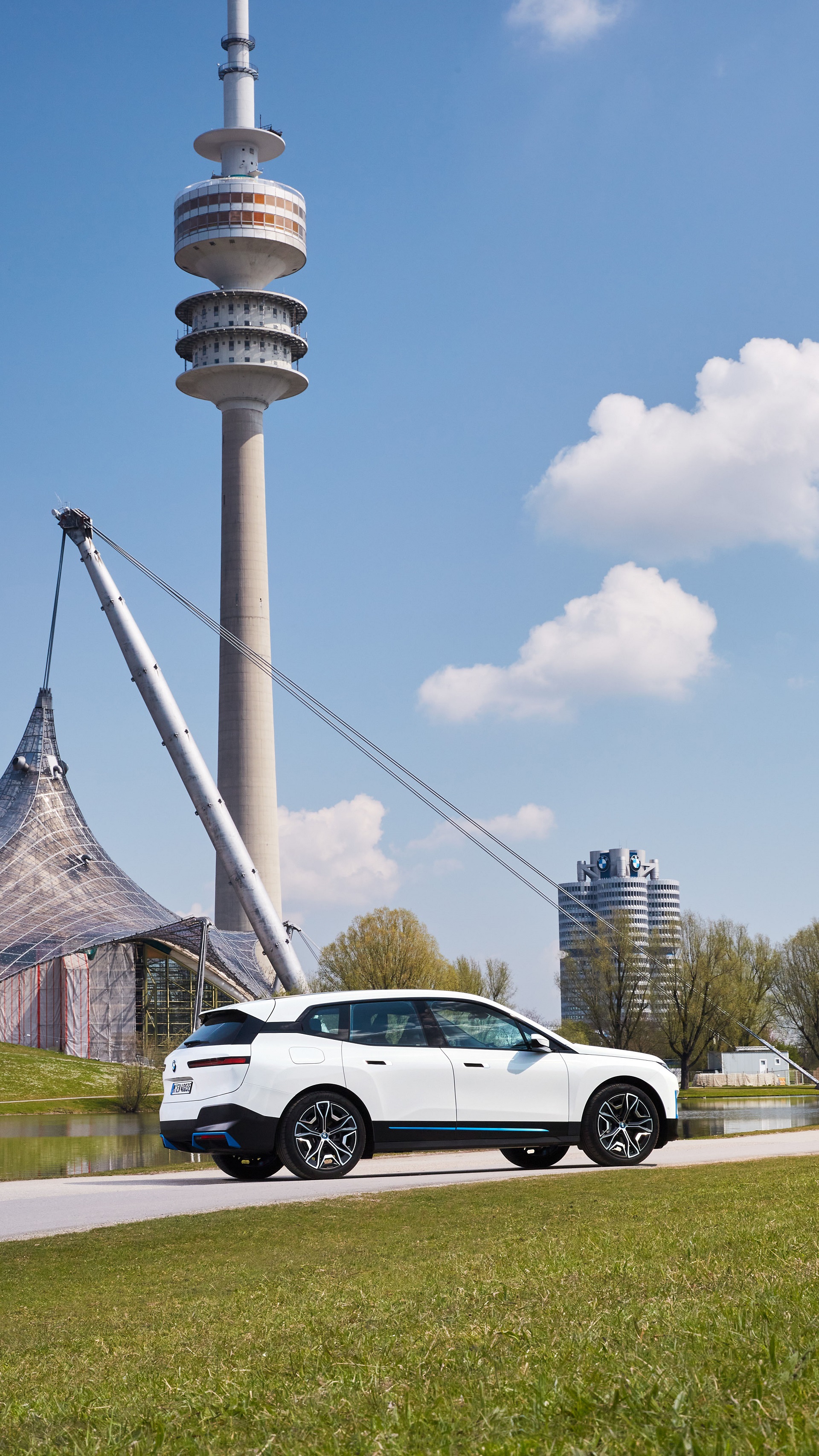 Download 2022 BMW iX xDrive40 - Rear Three-Quarter HD Phone Wallpaper 1920x3414 #75