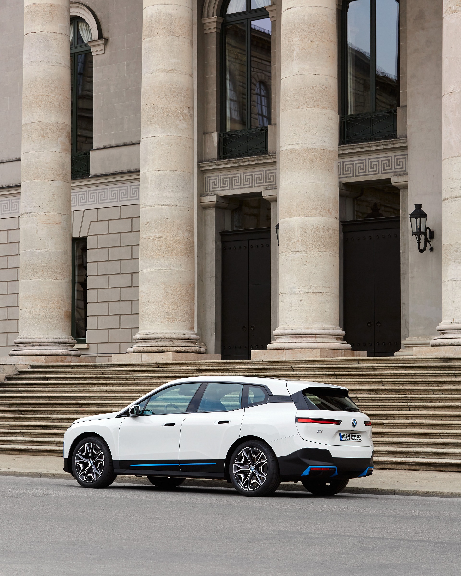 Download 2022 BMW iX xDrive40 - Rear Three-Quarter HD Phone Wallpaper 1920x2400 #112