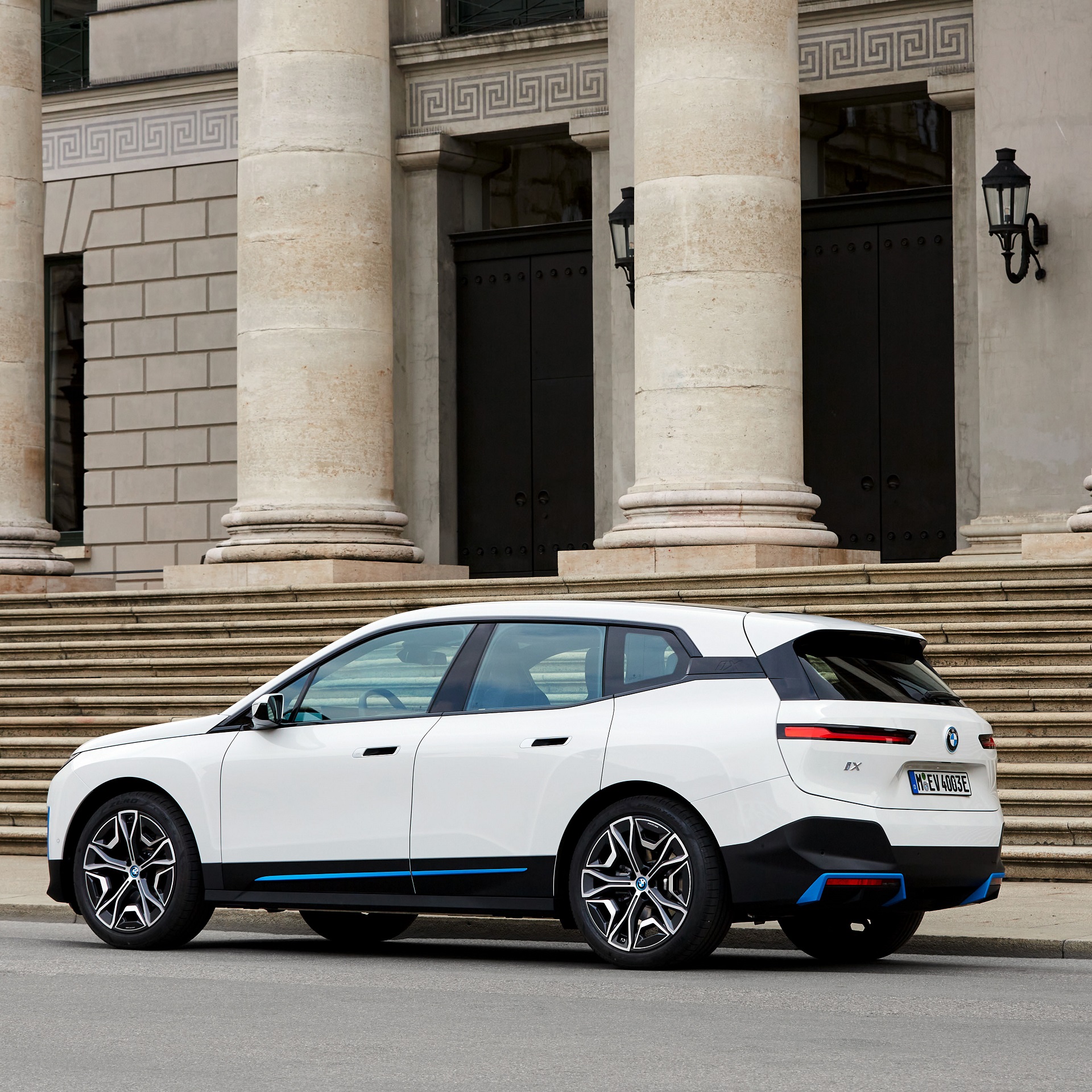 Download 2022 BMW iX xDrive40 - Rear Three-Quarter HD Wallpaper 1920x1920 #99