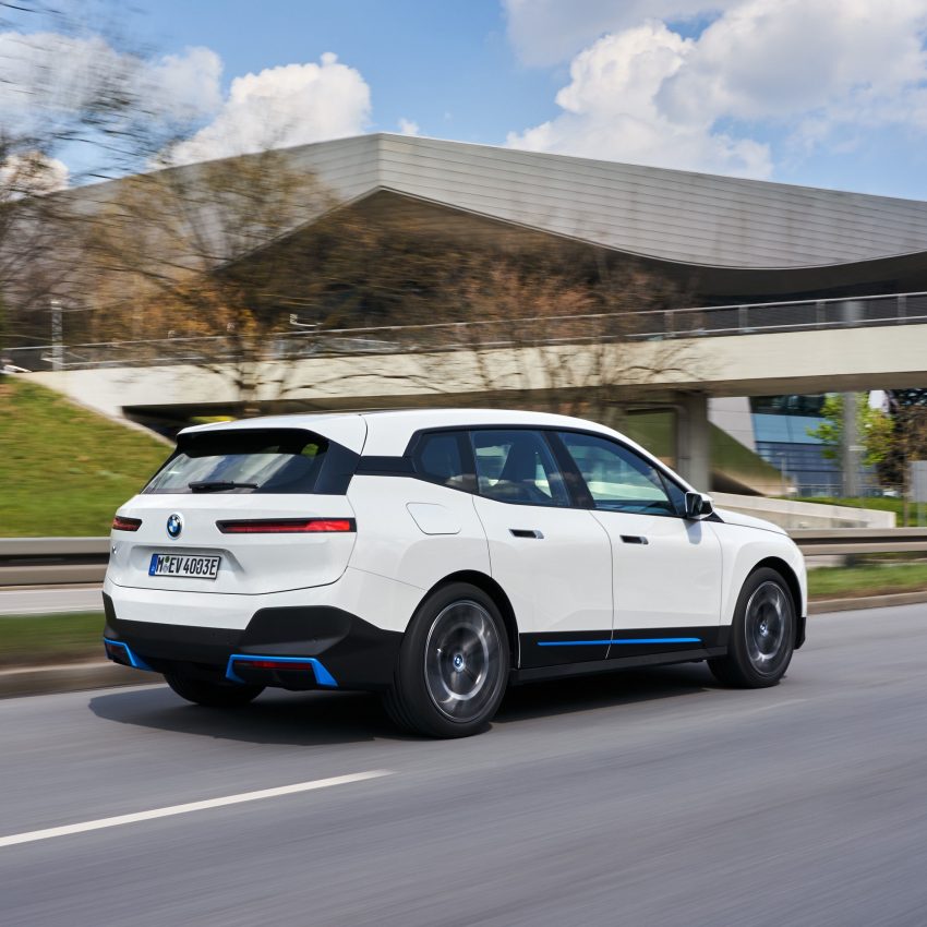 2022 BMW iX xDrive40 - Rear Three-Quarter Wallpaper 850x850 #21