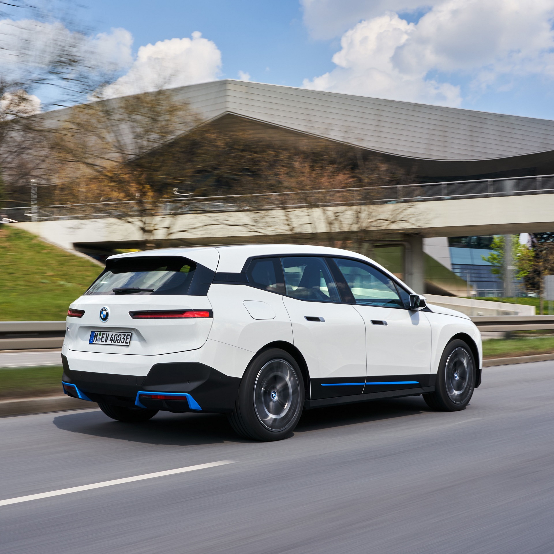 Download 2022 BMW iX xDrive40 - Rear Three-Quarter HD Wallpaper 1920x1920 #21