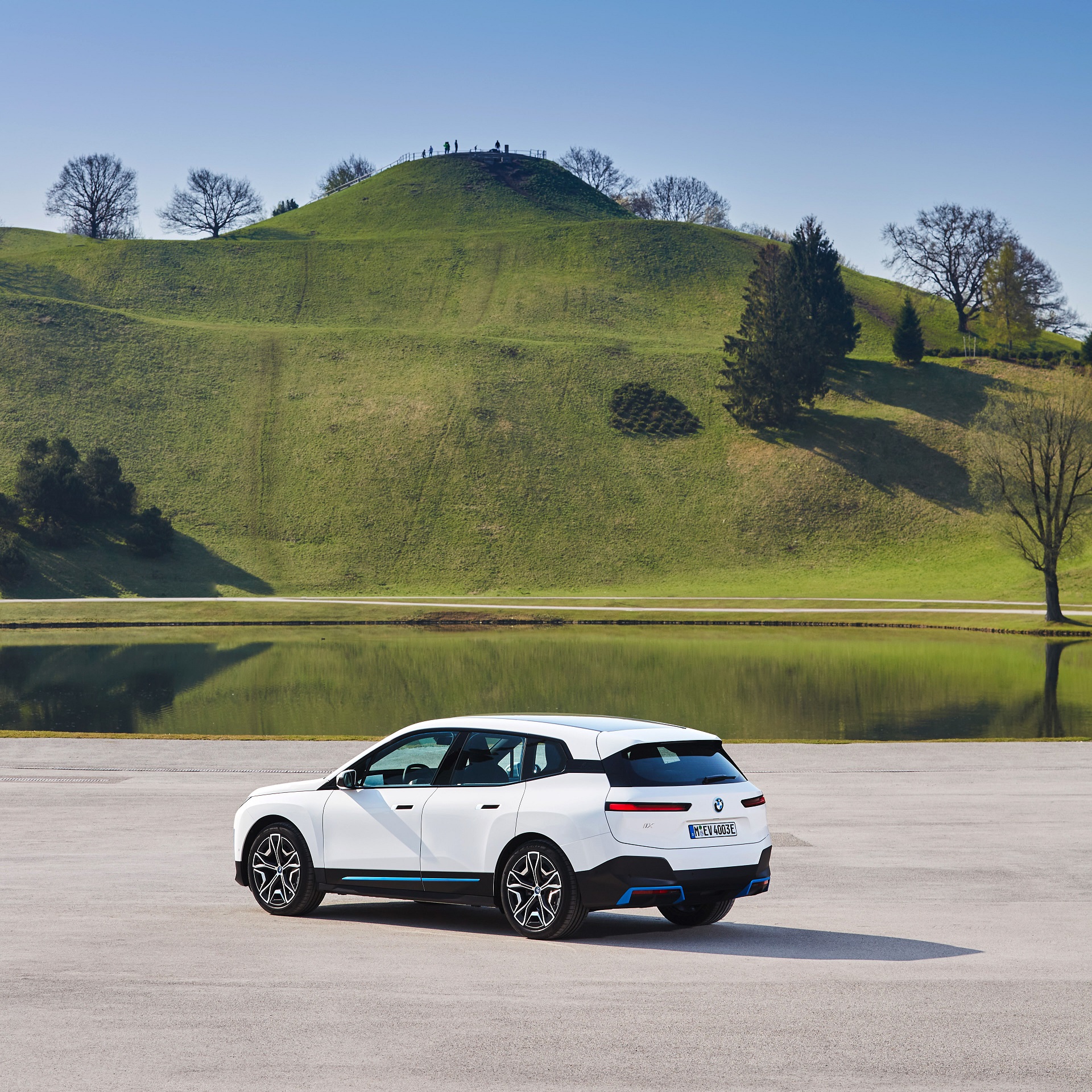 Download 2022 BMW iX xDrive40 - Rear Three-Quarter HD Wallpaper 1920x1920 #68