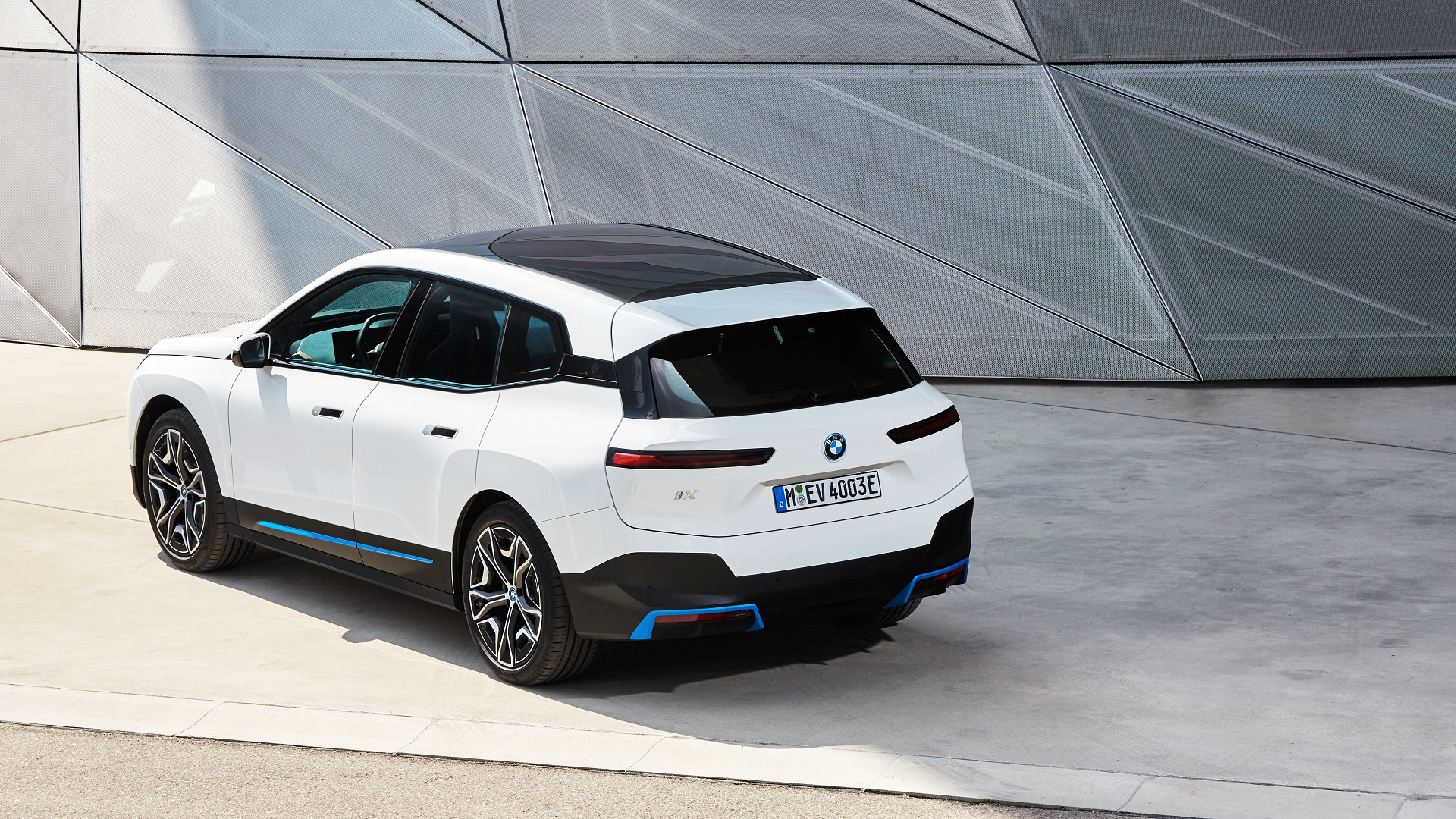 Download 2022 BMW iX xDrive40 - Rear Three-Quarter HD Wallpaper 1920x1080 #127