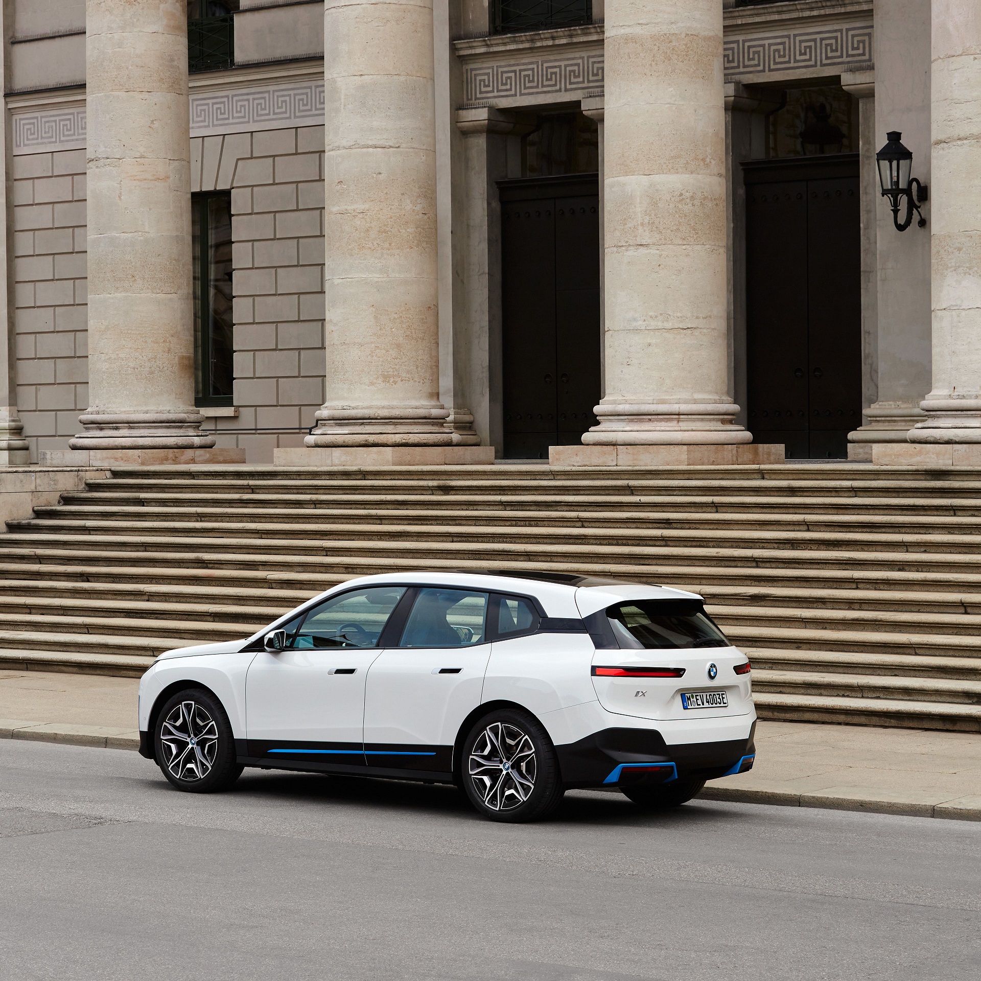 Download 2022 BMW iX xDrive40 - Rear Three-Quarter HD Wallpaper 1920x1920 #115