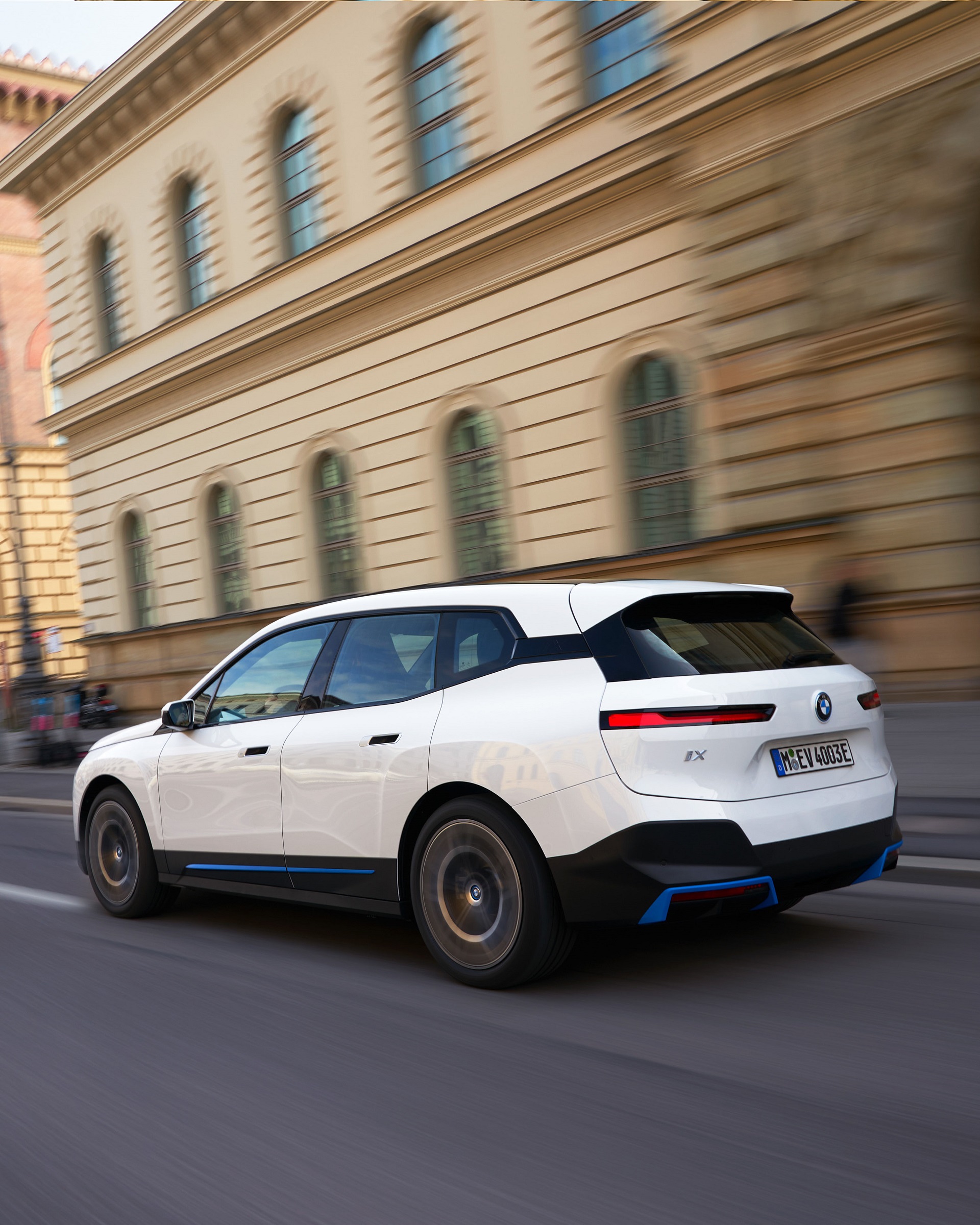 Download 2022 BMW iX xDrive40 - Rear Three-Quarter HD Phone Wallpaper 1920x2400 #91