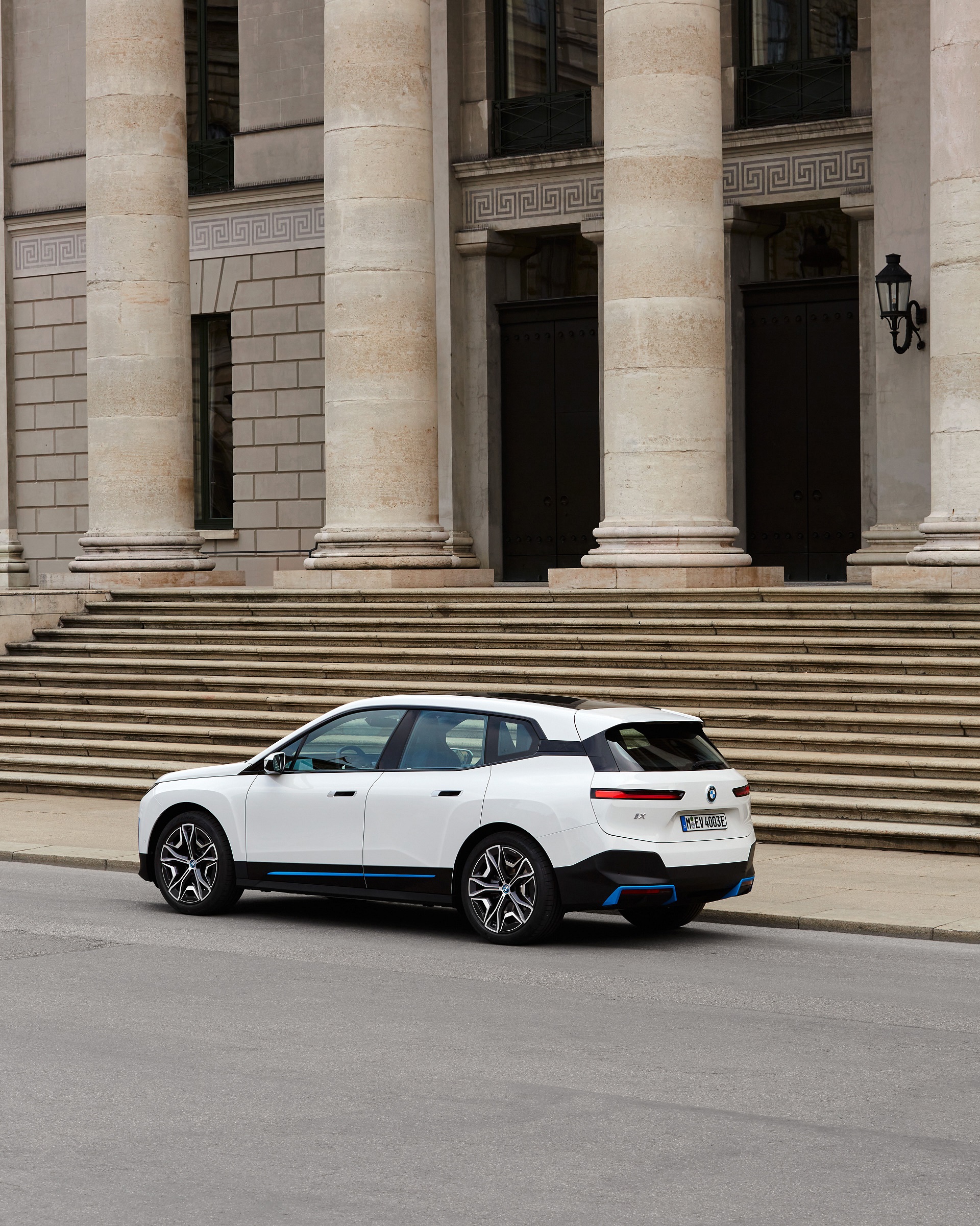 Download 2022 BMW iX xDrive40 - Rear Three-Quarter HD Phone Wallpaper 1920x2400 #116