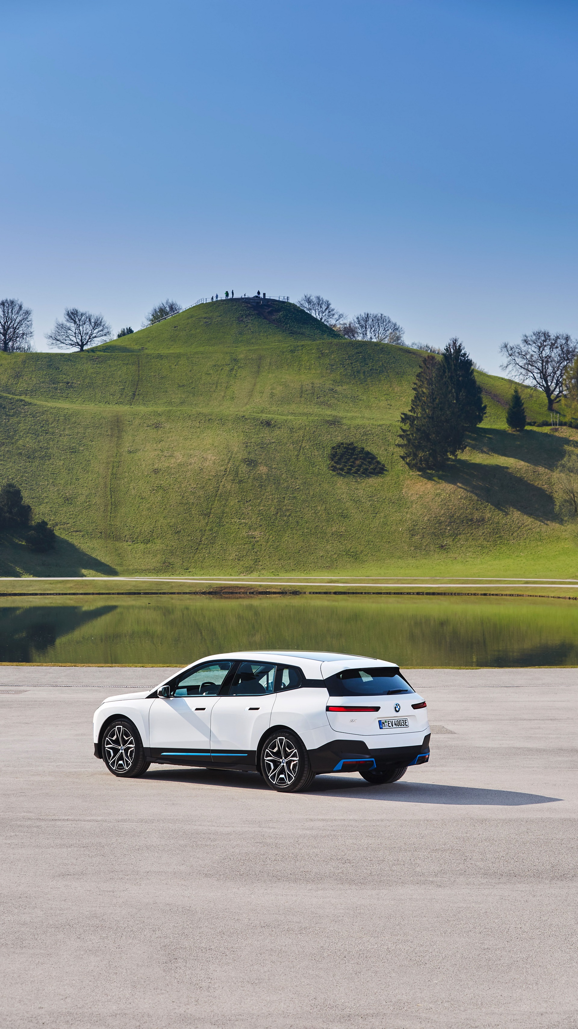 Download 2022 BMW iX xDrive40 - Rear Three-Quarter HD Phone Wallpaper 1920x3413 #70