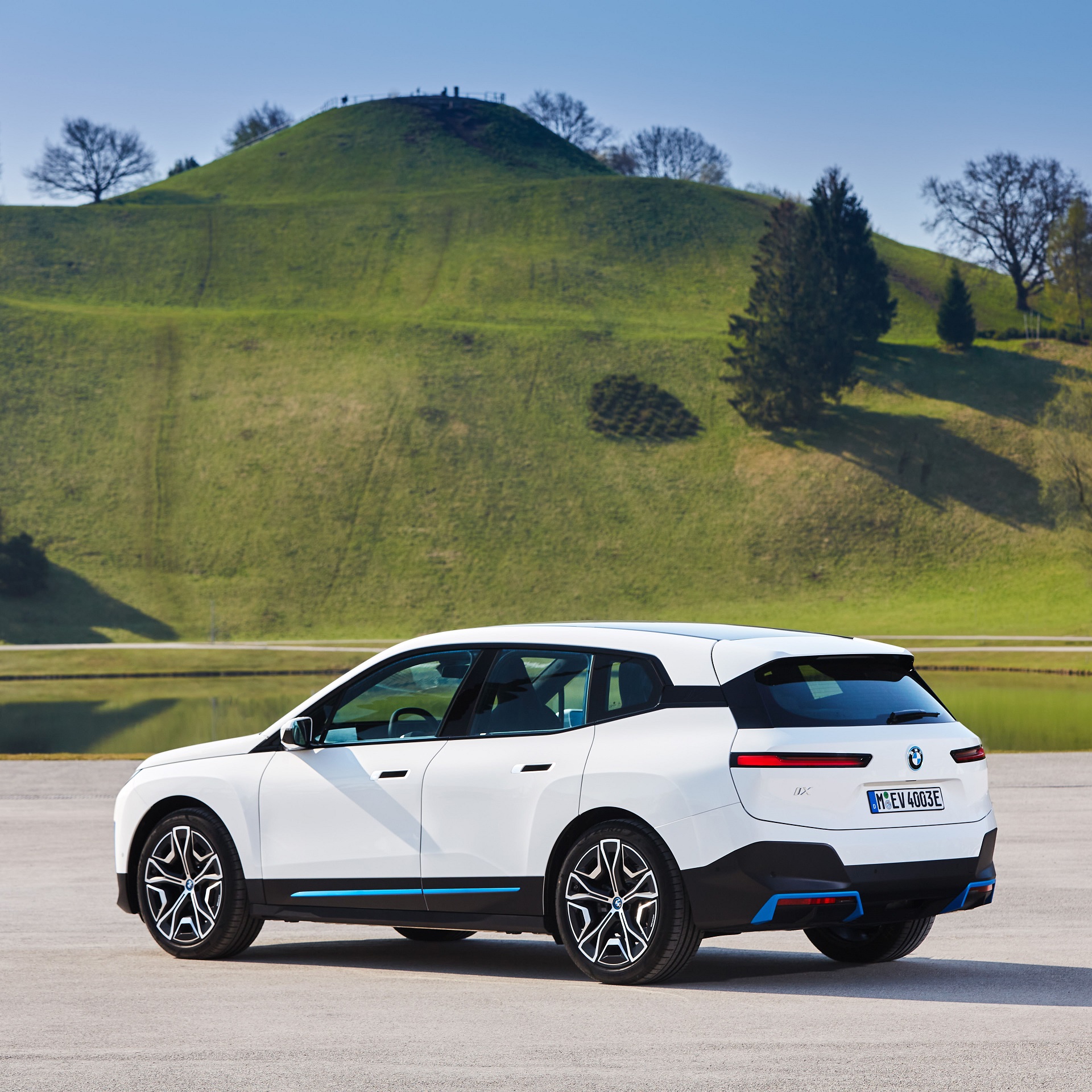 Download 2022 BMW iX xDrive40 - Rear Three-Quarter HD Wallpaper 1920x1920 #71