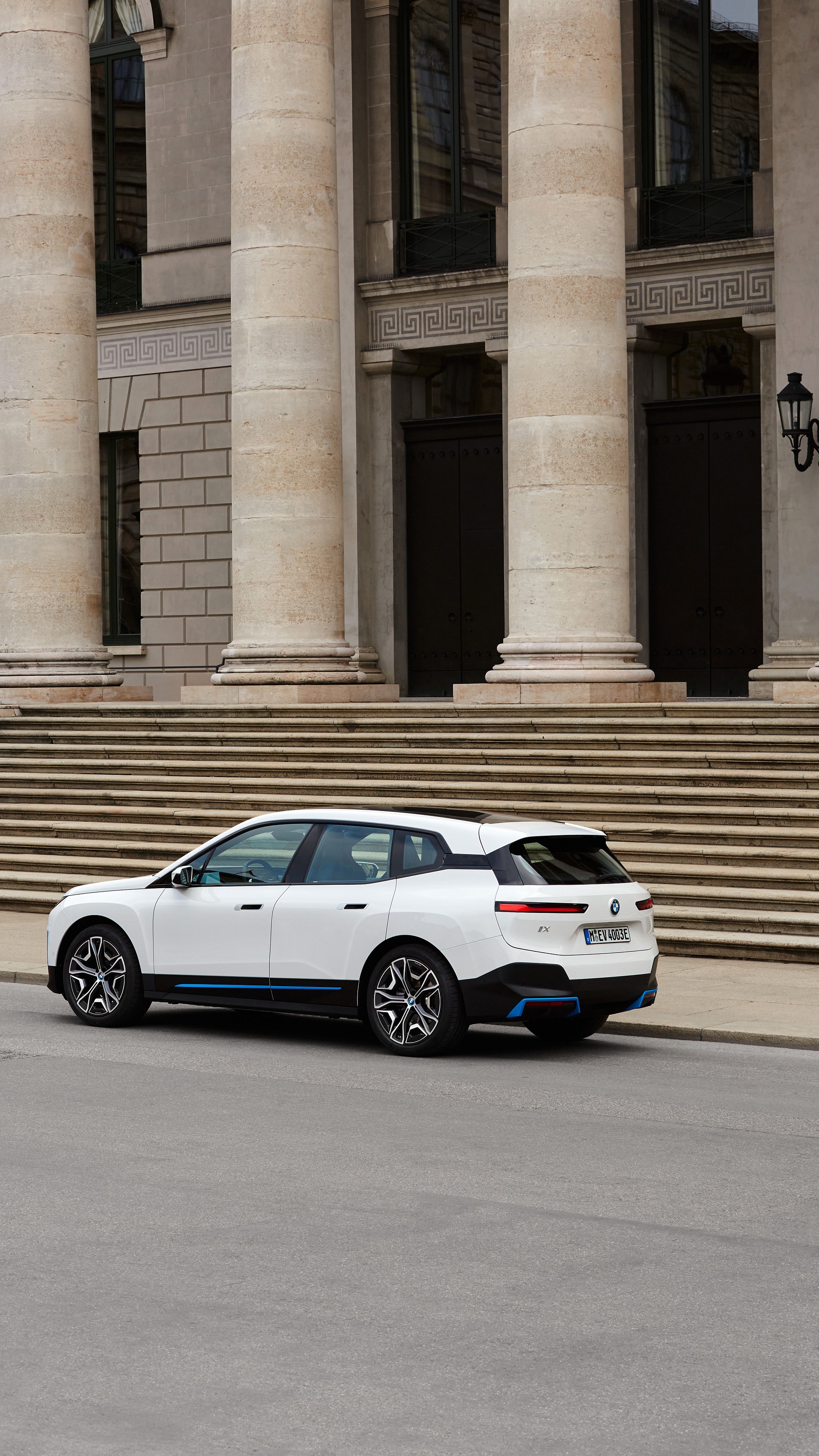 Download 2022 BMW iX xDrive40 - Rear Three-Quarter HD Phone Wallpaper 1920x3413 #117