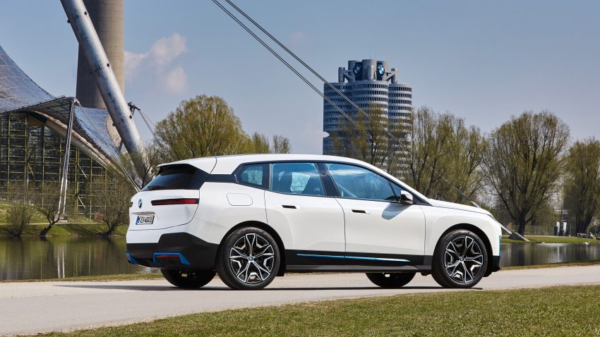 2022 BMW iX xDrive40 - Rear Three-Quarter Wallpaper 850x478 #72