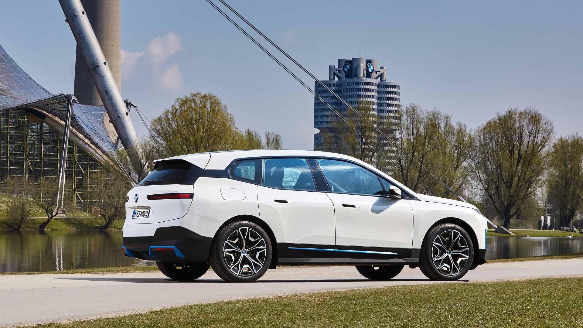 Download 2022 BMW iX xDrive40 - Rear Three-Quarter HD Wallpaper 1920x1080 #72