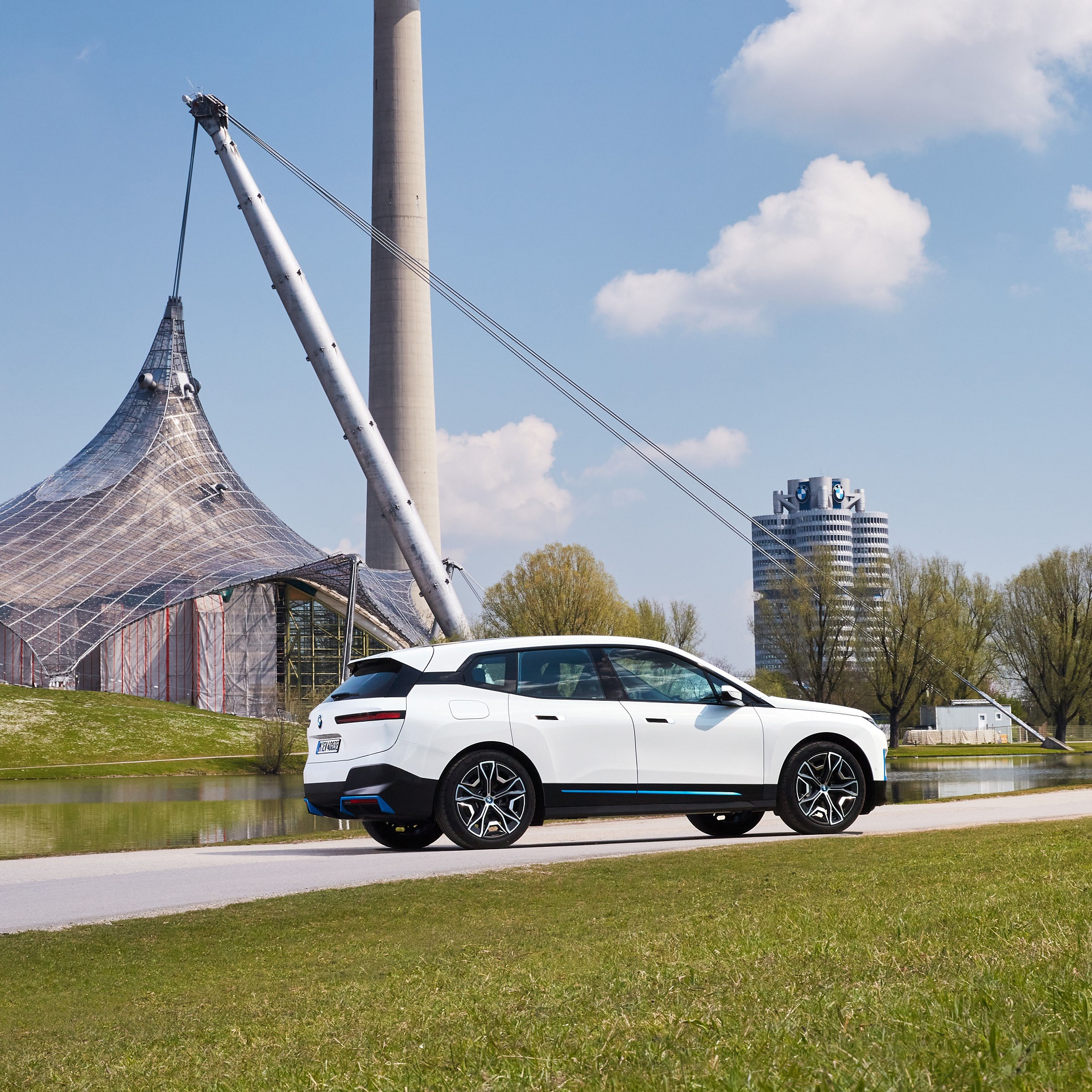 Download 2022 BMW iX xDrive40 - Rear Three-Quarter HD Wallpaper 1920x1920 #73