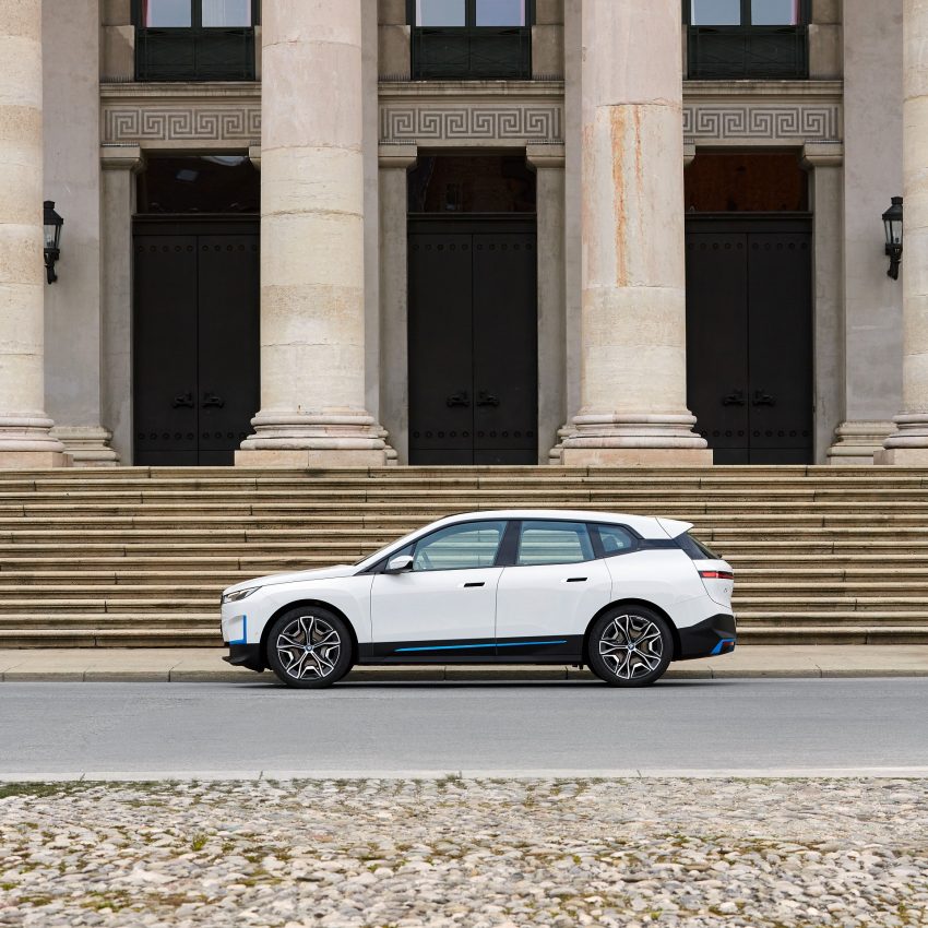 2022 BMW iX xDrive40 - Side Wallpaper 850x850 #118