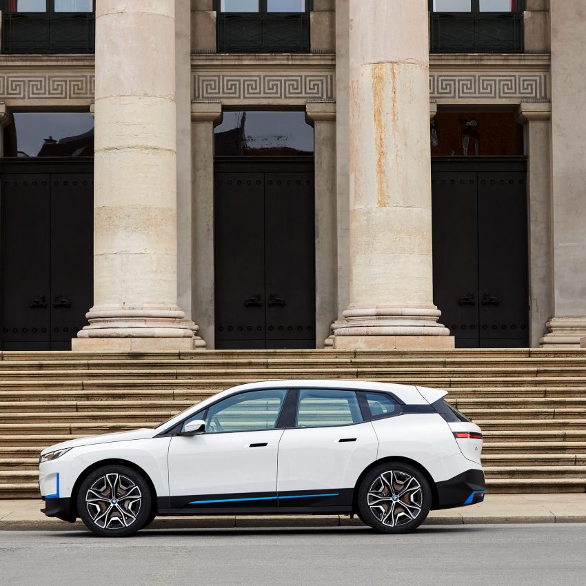 2022 BMW iX xDrive40 - Side Wallpaper 850x850 #94