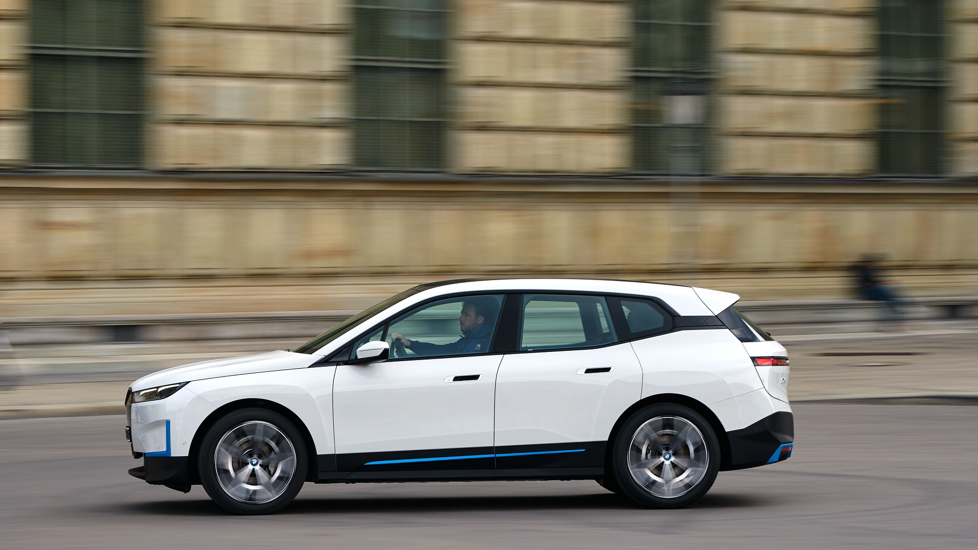 Download 2022 BMW iX xDrive40 - Side HD Wallpaper 1920x1080 #92