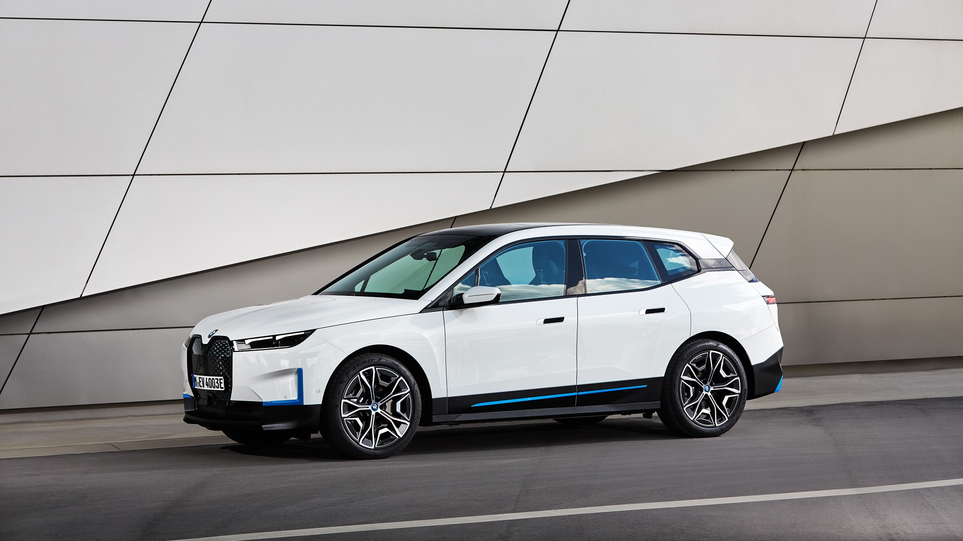 Download 2022 BMW iX xDrive40 - Side HD Wallpaper 1920x1079 #130