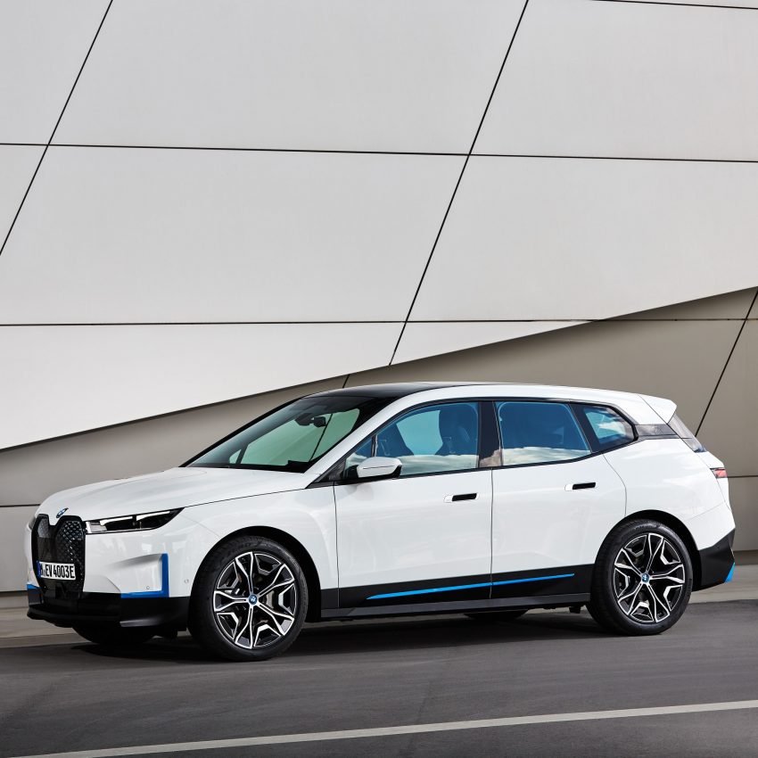 2022 BMW iX xDrive40 - Side Wallpaper 850x850 #131