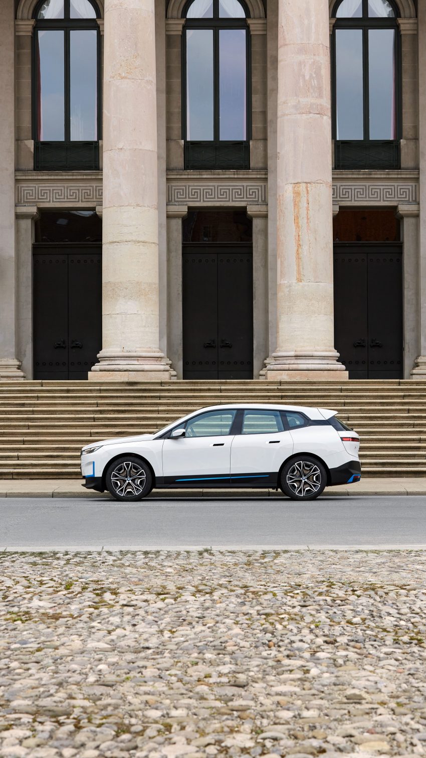 2022 BMW iX xDrive40 - Side Phone Wallpaper 850x1511 #119