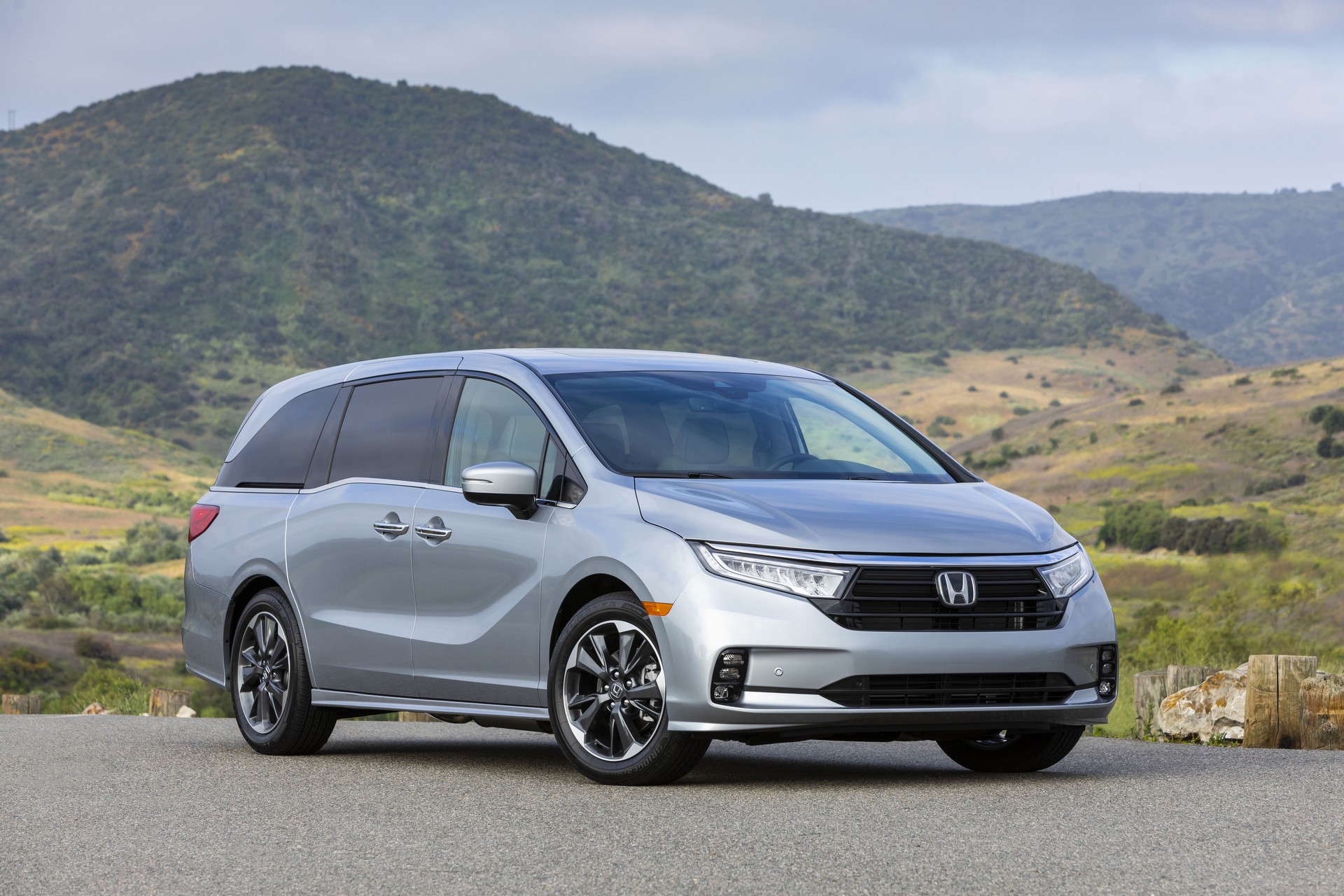 Download 2021 Honda Odyssey - Front Three-Quarter HD Wallpaper 1920x1280 #30