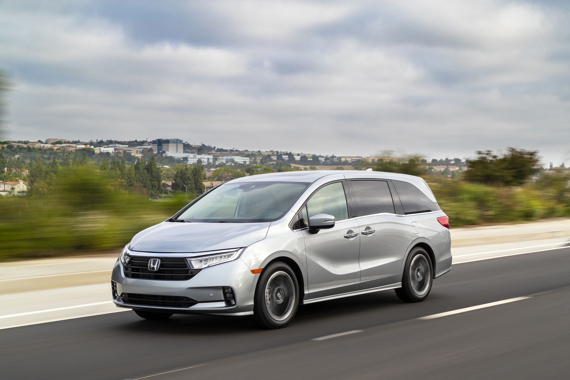 Download 2021 Honda Odyssey - Front Three-Quarter HD Wallpaper 1920x1280 #13