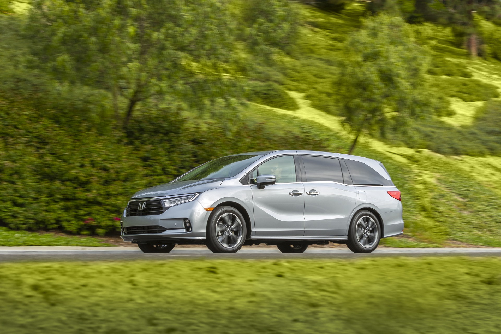 Download 2021 Honda Odyssey - Front Three-Quarter HD Wallpaper 1920x1279 #15