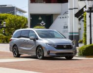 2021 Honda Odyssey - Front Three-Quarter Wallpaper 190x150
