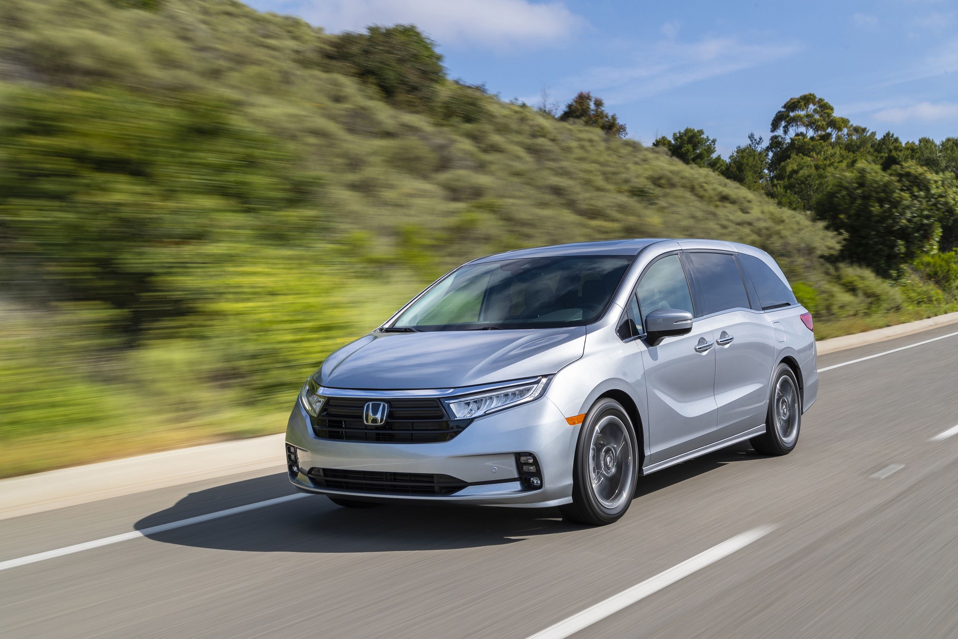 Download 2021 Honda Odyssey - Front Three-Quarter HD Wallpaper 1920x1280 #5