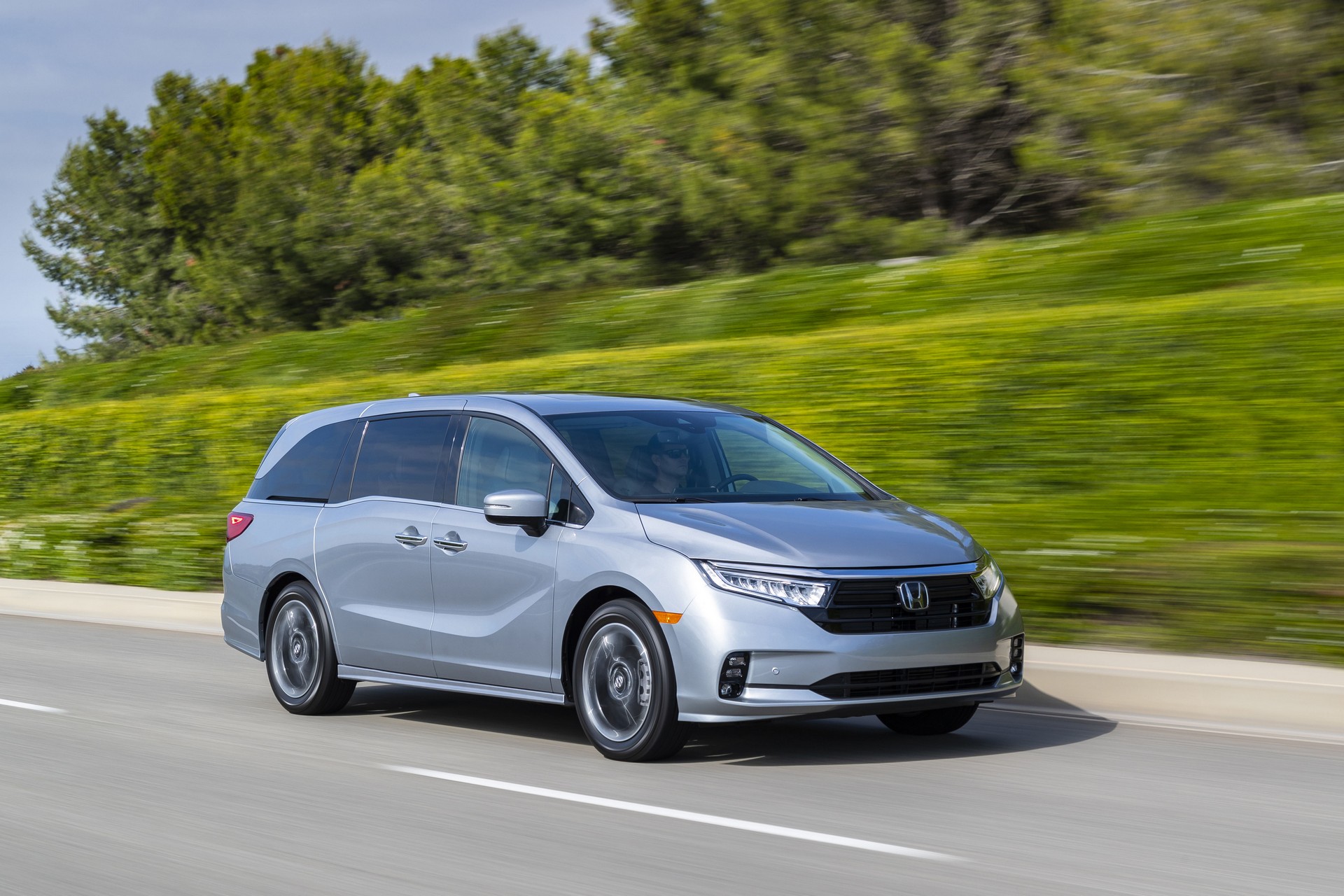 Download 2021 Honda Odyssey - Front Three-Quarter HD Wallpaper 1920x1280 #6