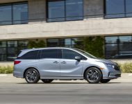 2021 Honda Odyssey - Front Three-Quarter Wallpaper 190x150
