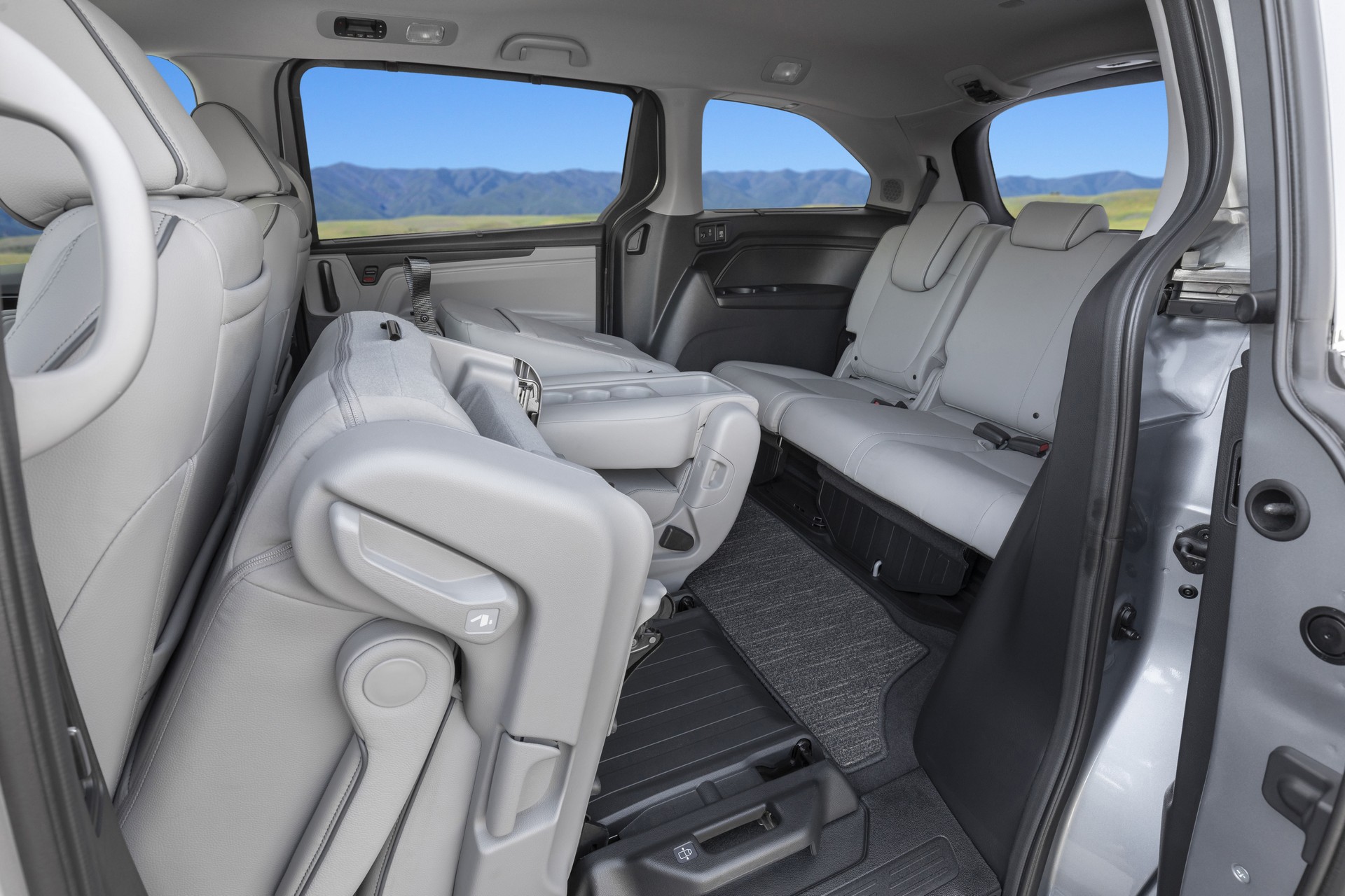 Download 2021 Honda Odyssey - Interior, Rear Seats HD Wallpaper 1920x1280 #98