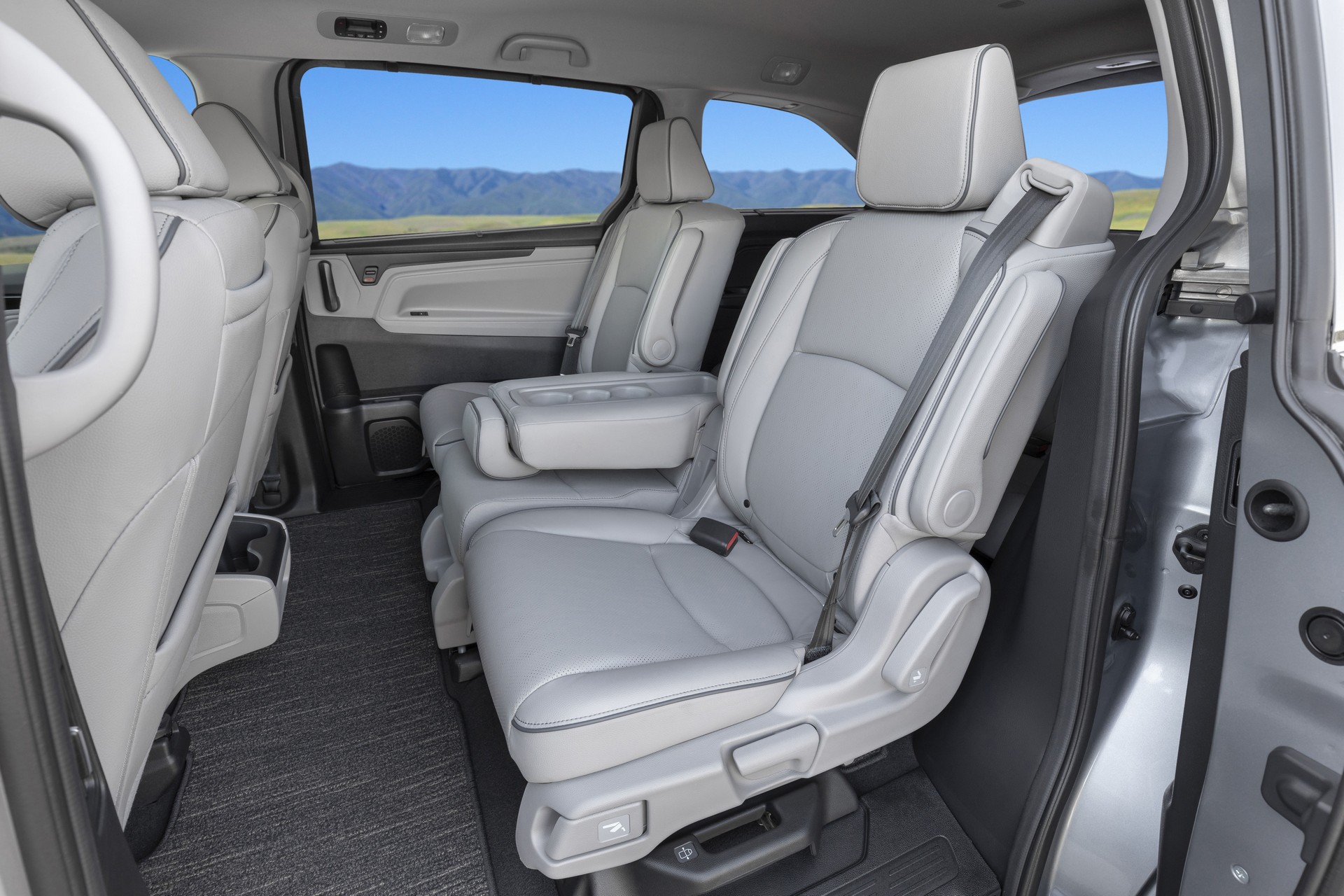 Download 2021 Honda Odyssey - Interior, Rear Seats HD Wallpaper 1920x1280 #99