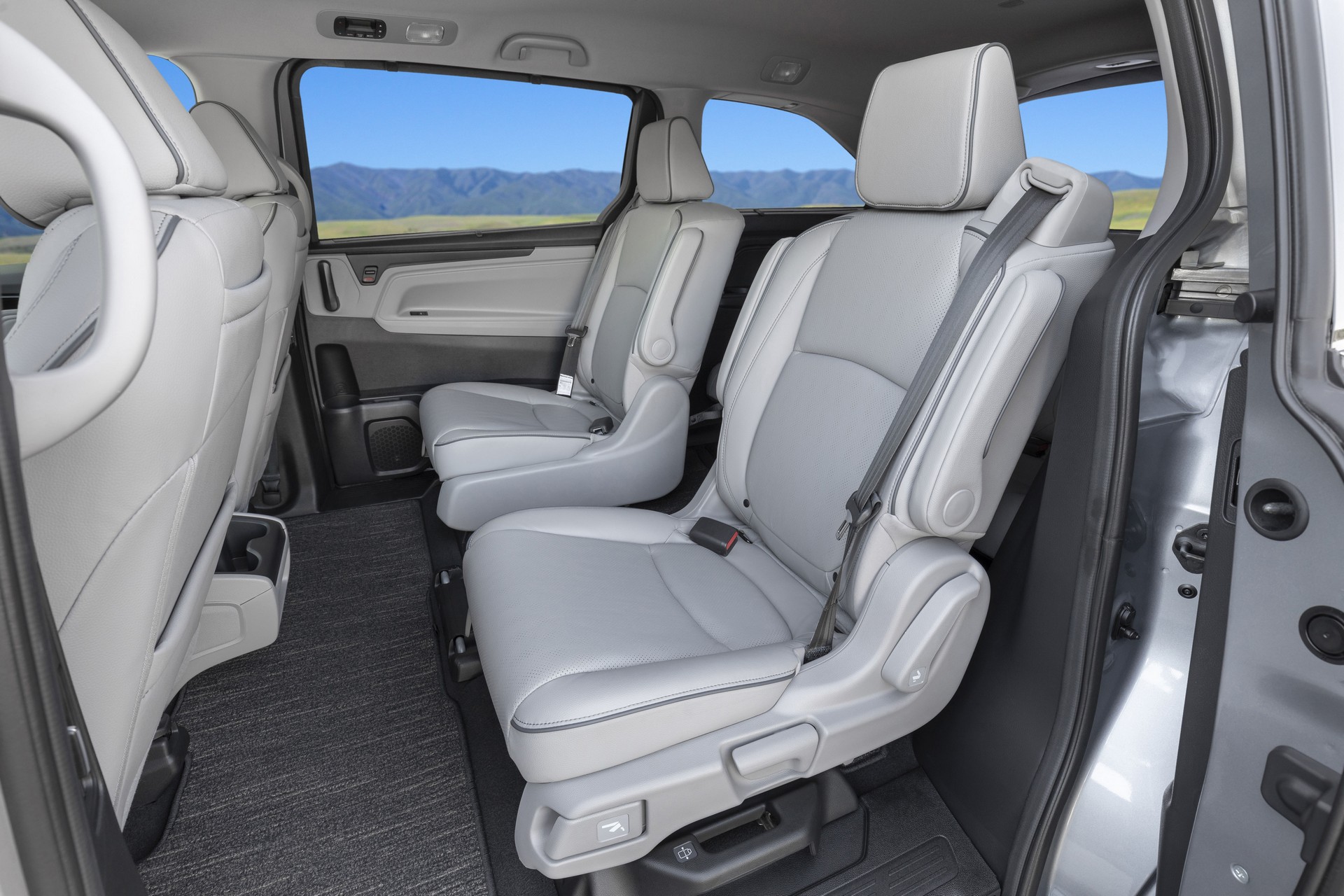 Download 2021 Honda Odyssey - Interior, Rear Seats HD Wallpaper 1920x1280 #100