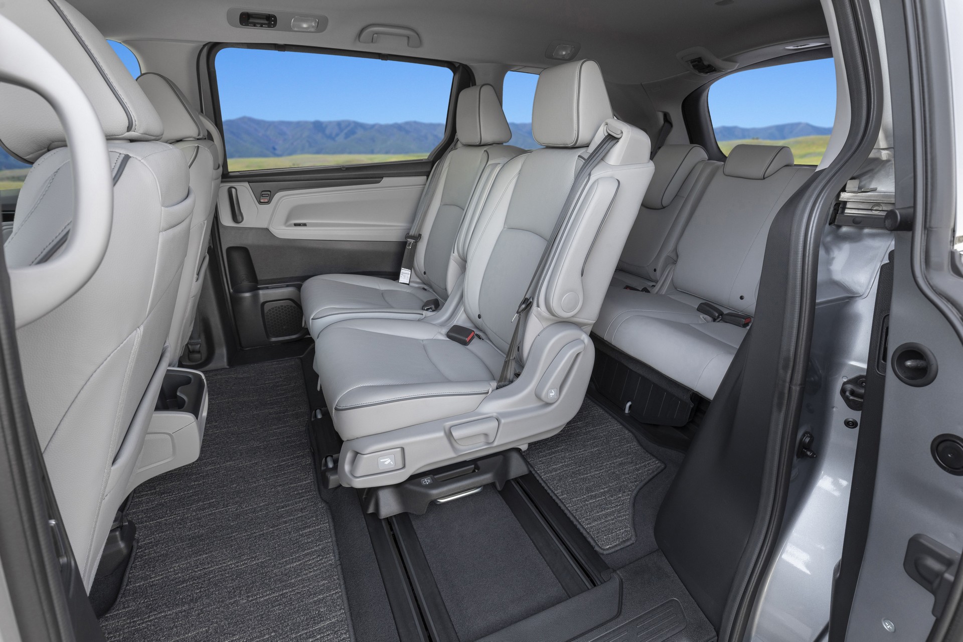 Download 2021 Honda Odyssey - Interior, Rear Seats HD Wallpaper 1920x1280 #101