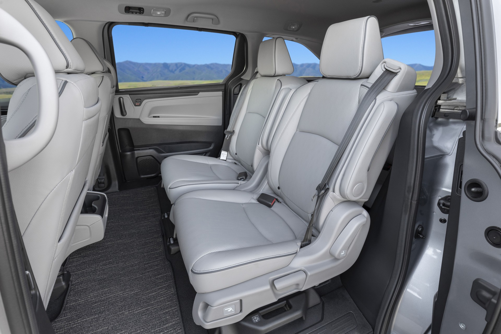 Download 2021 Honda Odyssey - Interior, Rear Seats HD Wallpaper 1920x1280 #102