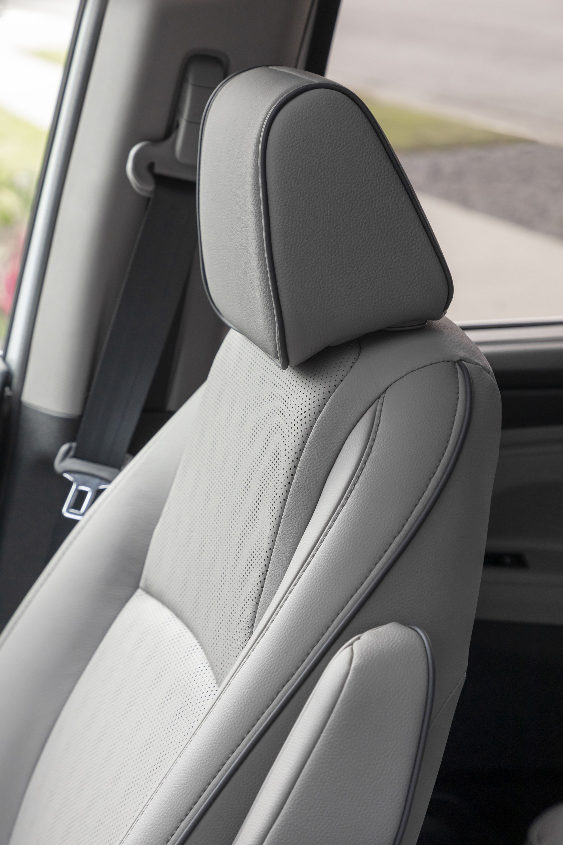 Download 2021 Honda Odyssey - Interior, Seats HD Phone Wallpaper 1920x2880 #83