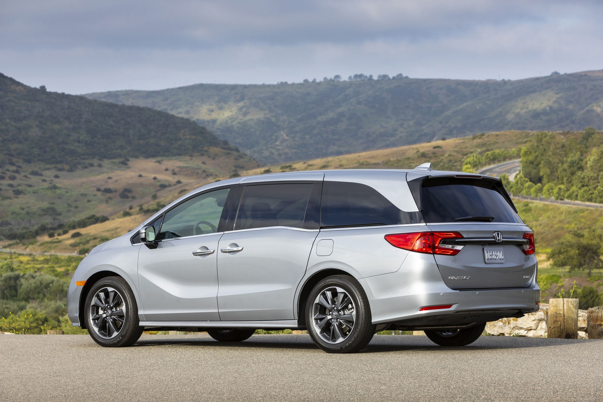 Download 2021 Honda Odyssey - Rear Three-Quarter HD Wallpaper 1920x1280 #32