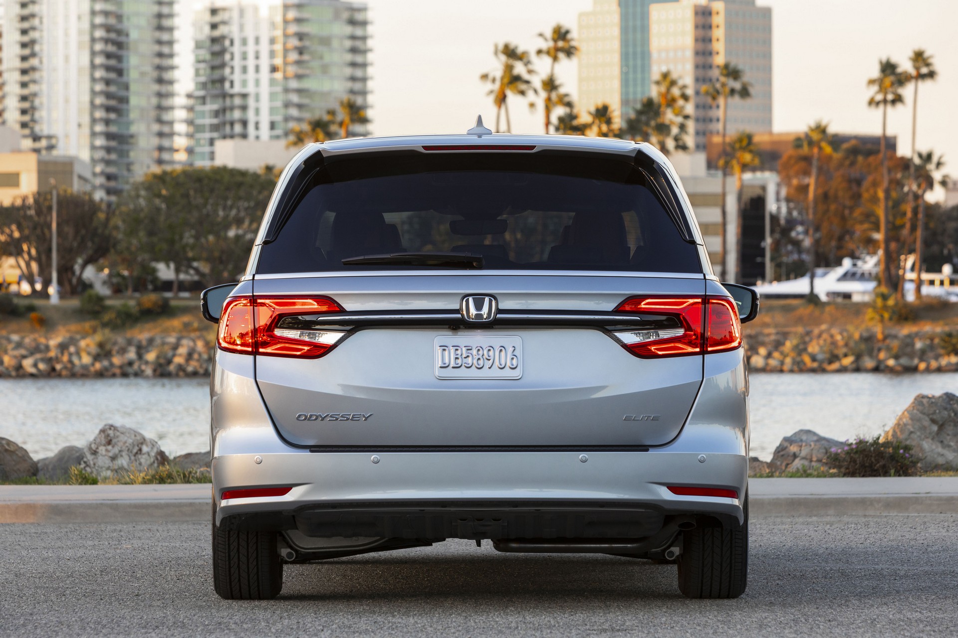 Download 2021 Honda Odyssey - Rear HD Wallpaper 1920x1280 #24