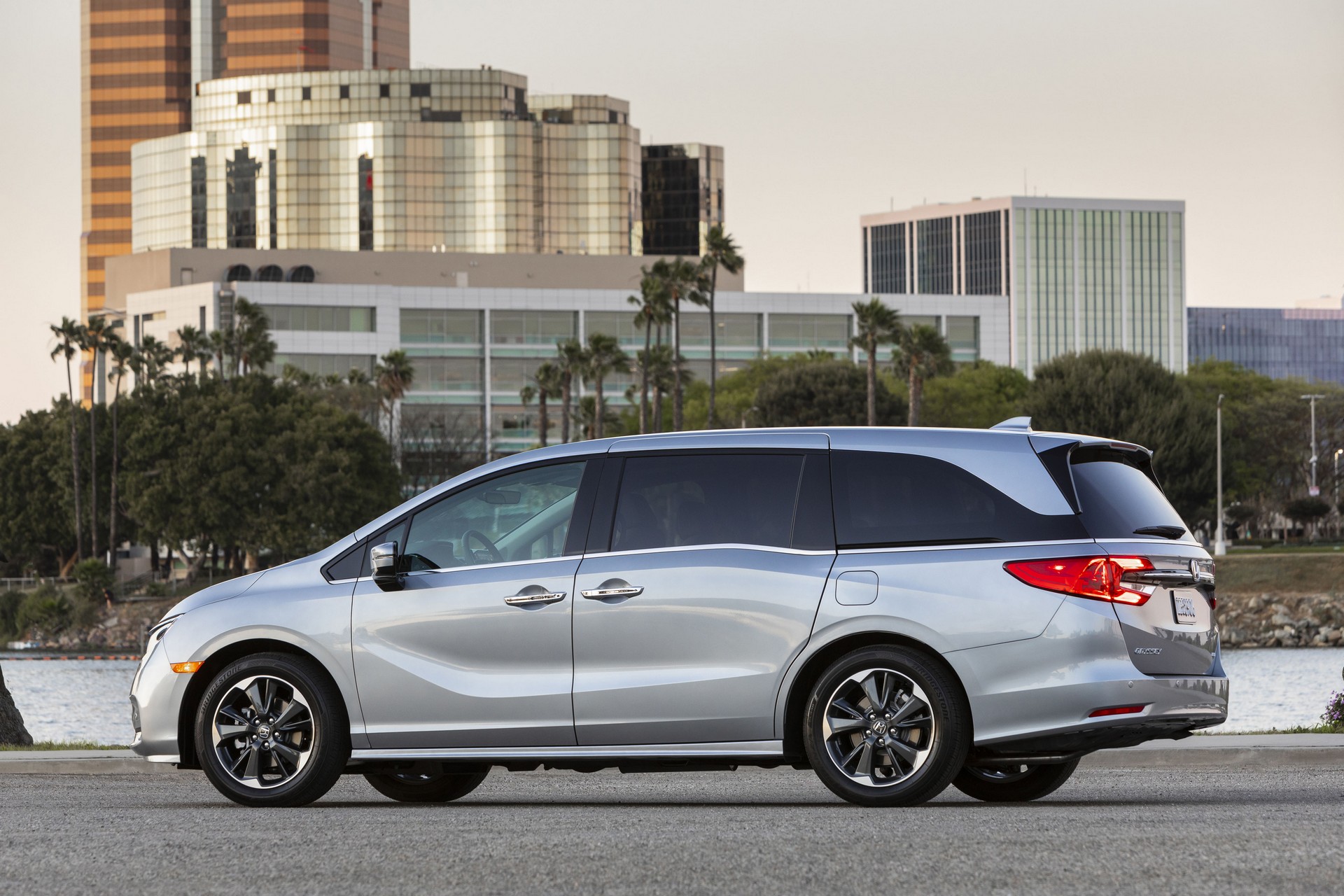 Download 2021 Honda Odyssey - Side HD Wallpaper 1920x1280 #26