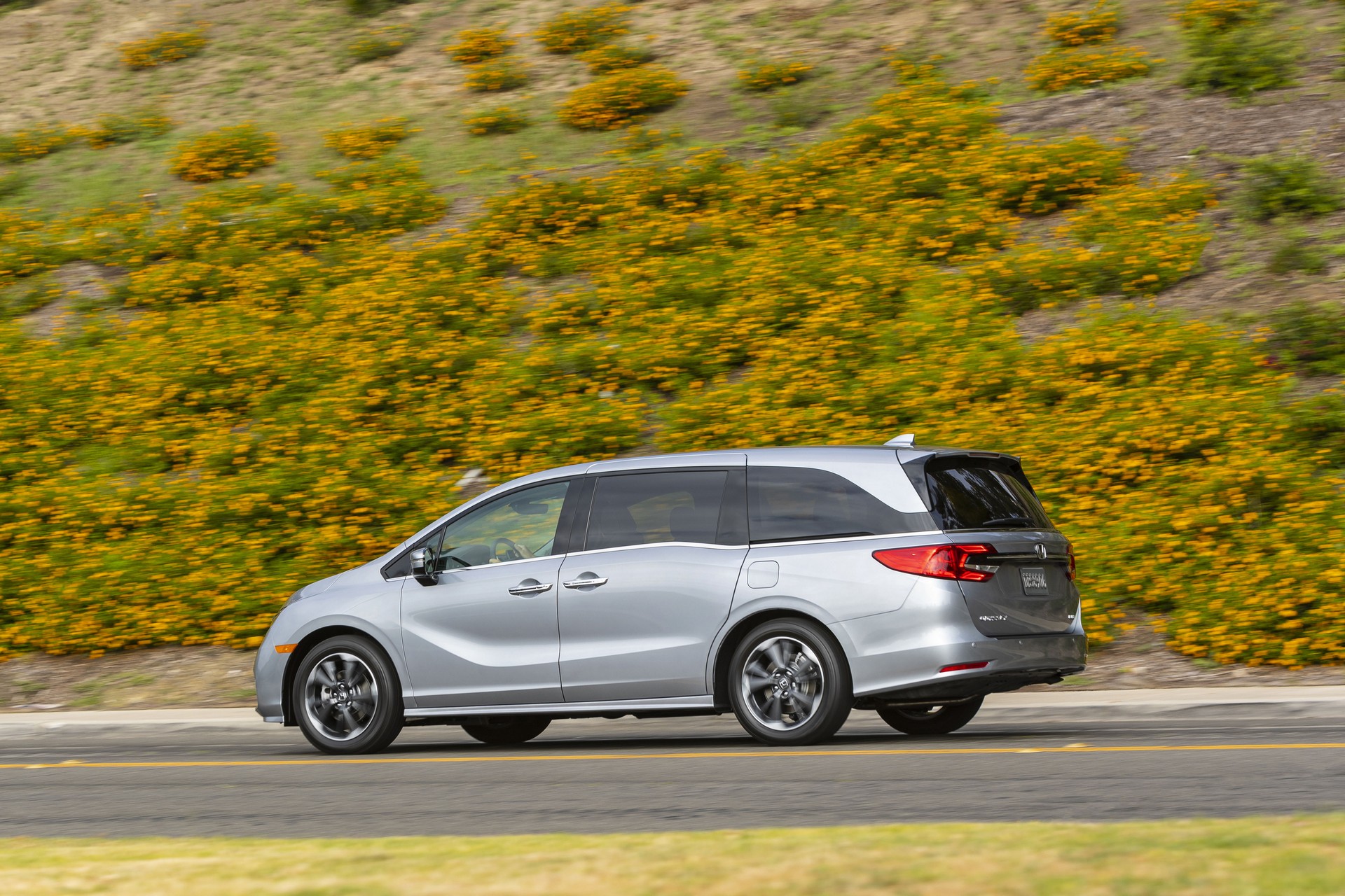 Download 2021 Honda Odyssey - Side HD Wallpaper 1920x1280 #12