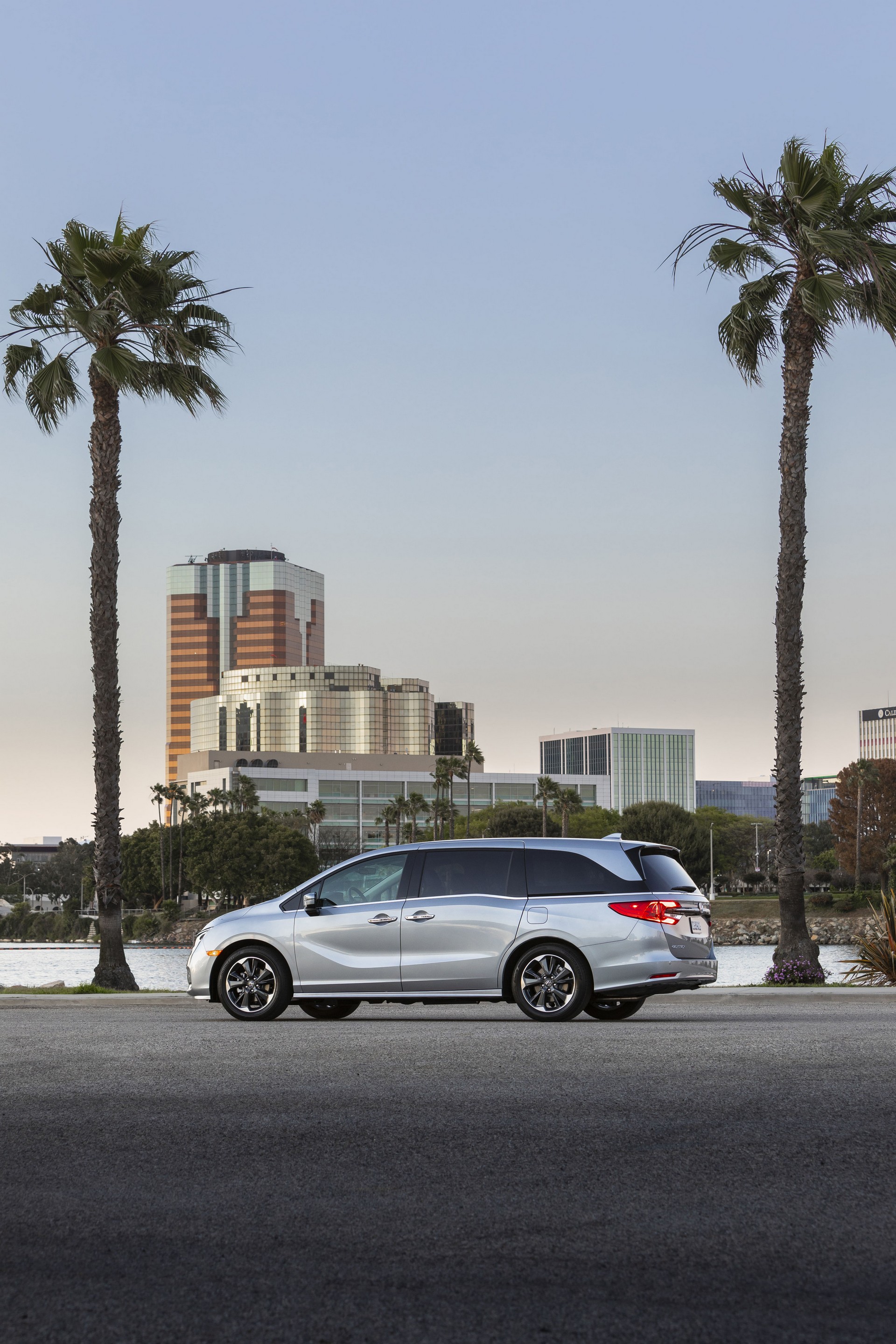 Download 2021 Honda Odyssey - Side HD Phone Wallpaper 1920x2879 #28