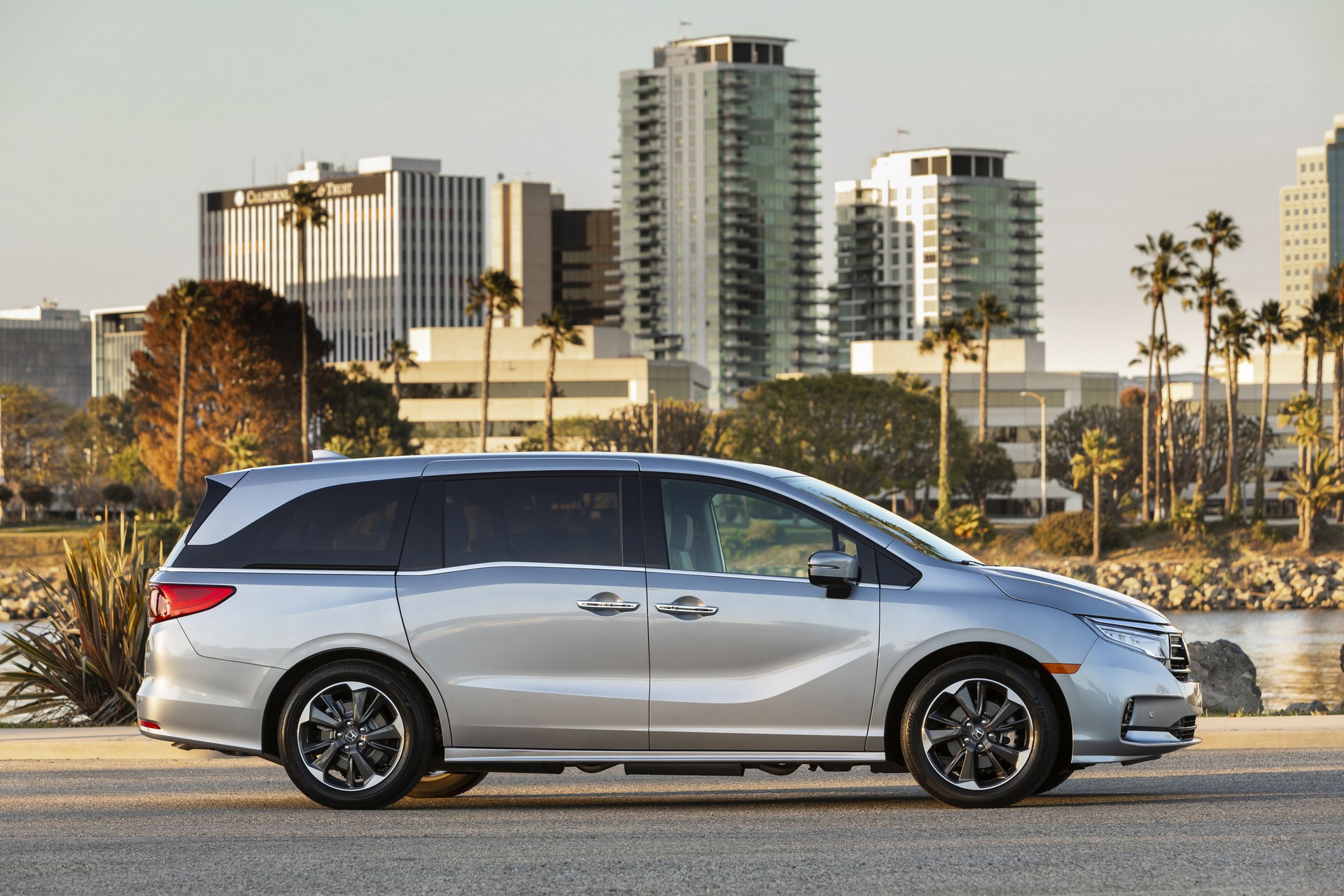 Download 2021 Honda Odyssey - Side HD Wallpaper 1920x1280 #29