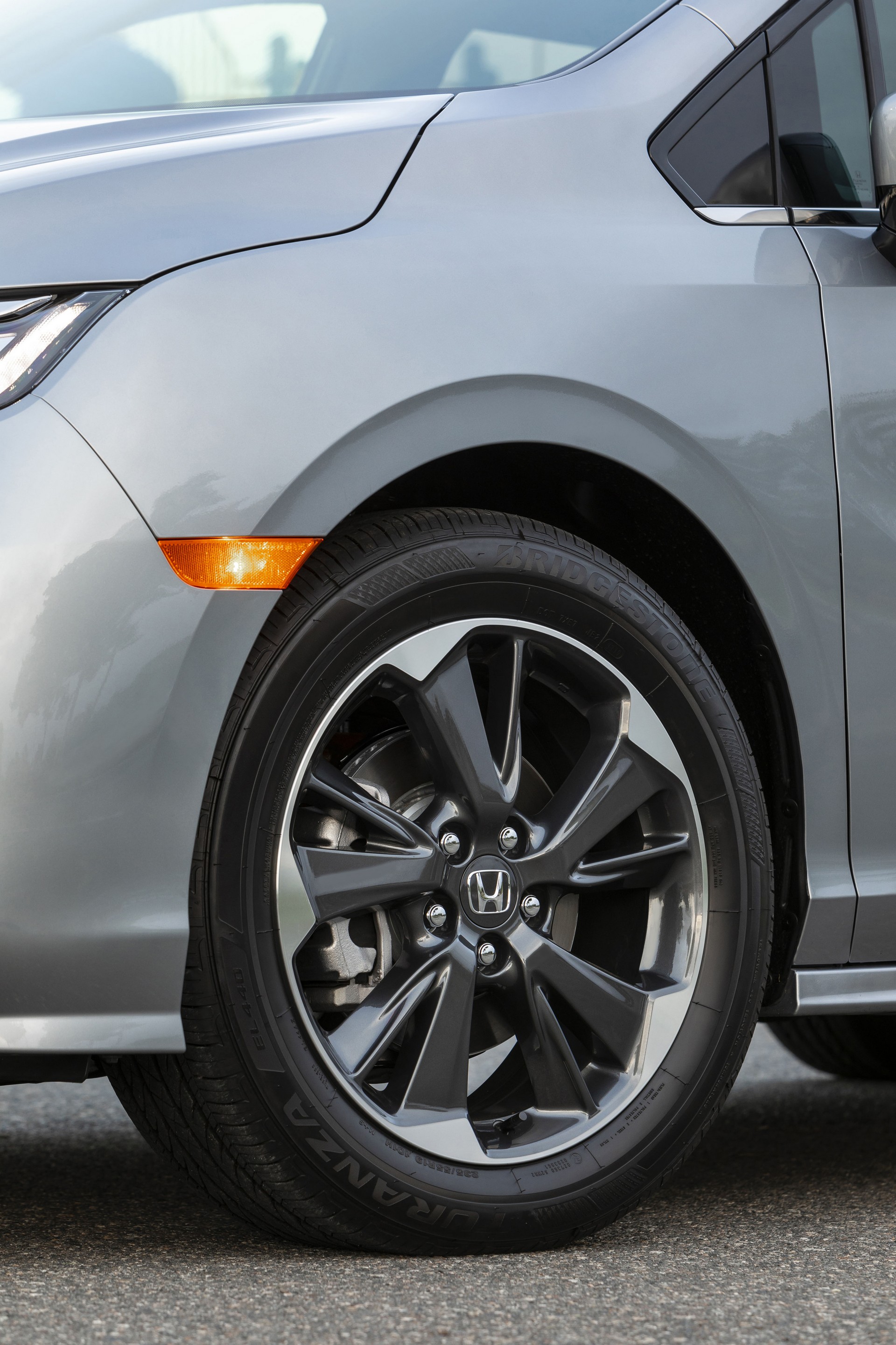 Download 2021 Honda Odyssey - Wheel HD Phone Wallpaper 1920x2880 #49