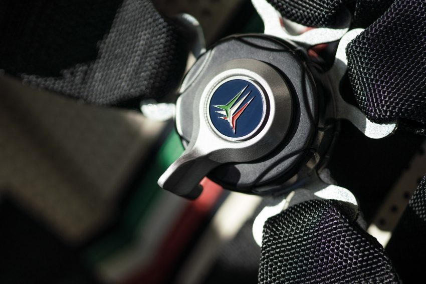 2021 Pagani Huayra Tricolore - Detail Wallpaper 850x567 #7