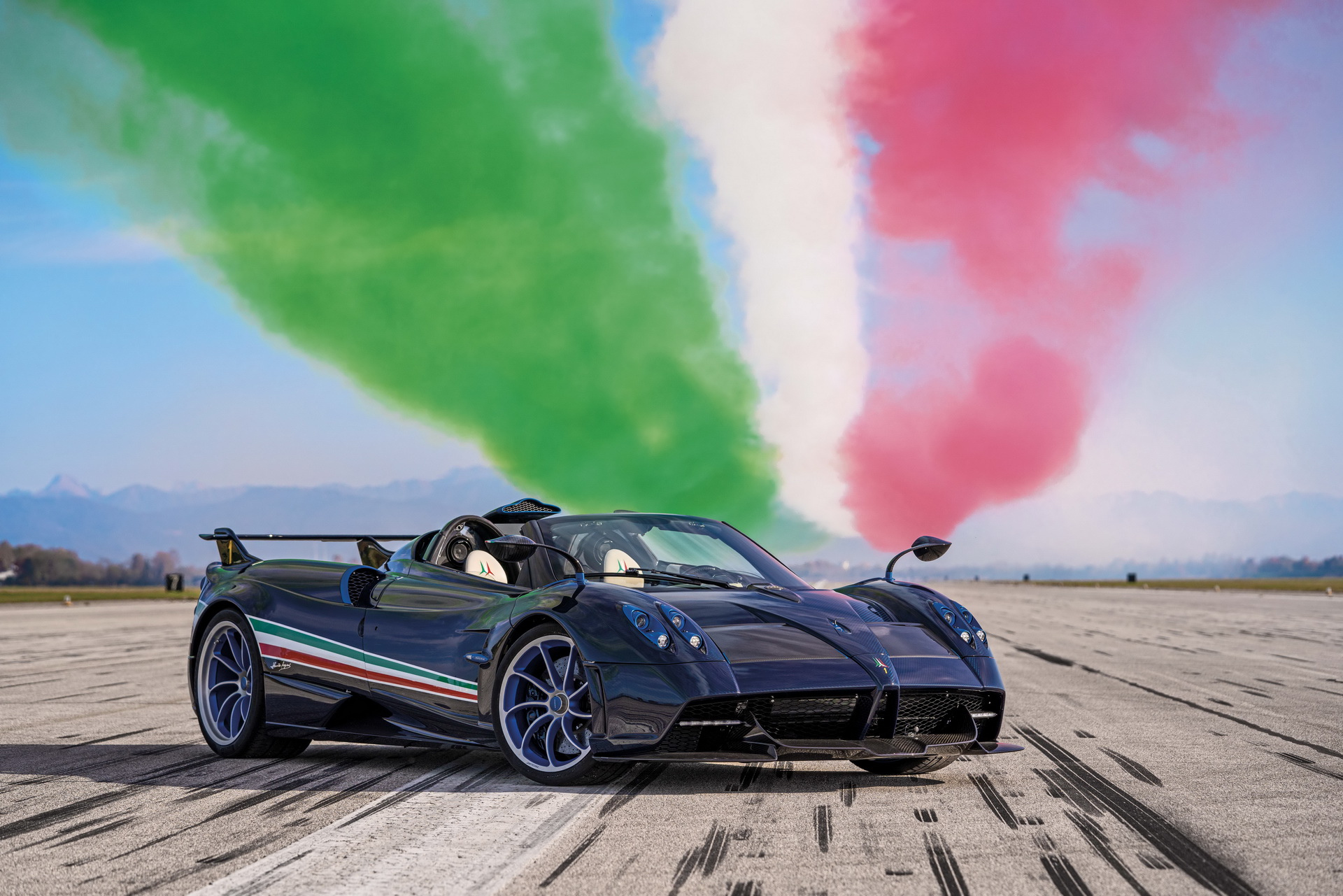 Download 2021 Pagani Huayra Tricolore - Front Three-Quarter HD Wallpaper 1920x1281 #1