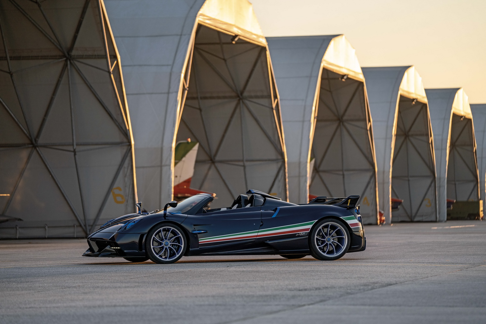 Download 2021 Pagani Huayra Tricolore - Side HD Wallpaper 1920x1281 #3